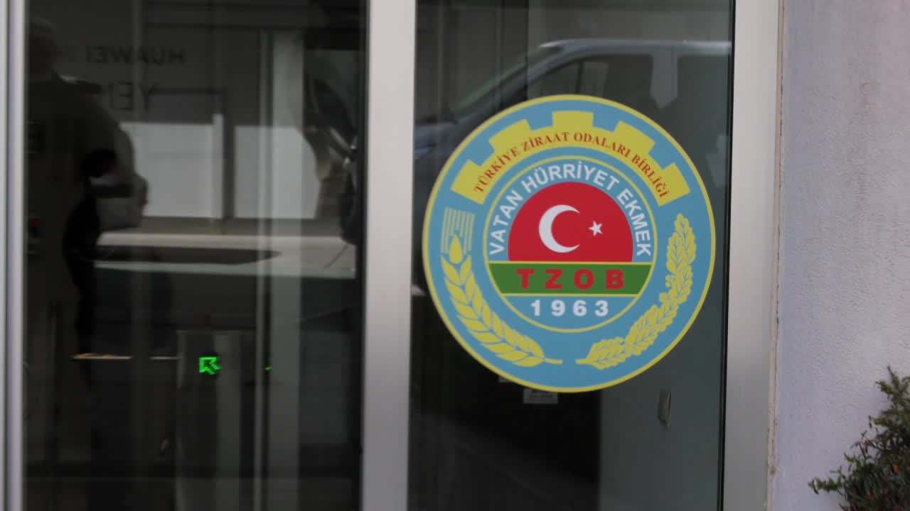 MECLİS'TE ÇİFTÇİ BORÇLARI GÖRÜŞÜLÜRKEN ÜRETİCİLER ANKARADA'YDI: "BU BORCU HİÇBİR ÇİFTÇİMİZ ÖDEYEMEZ"