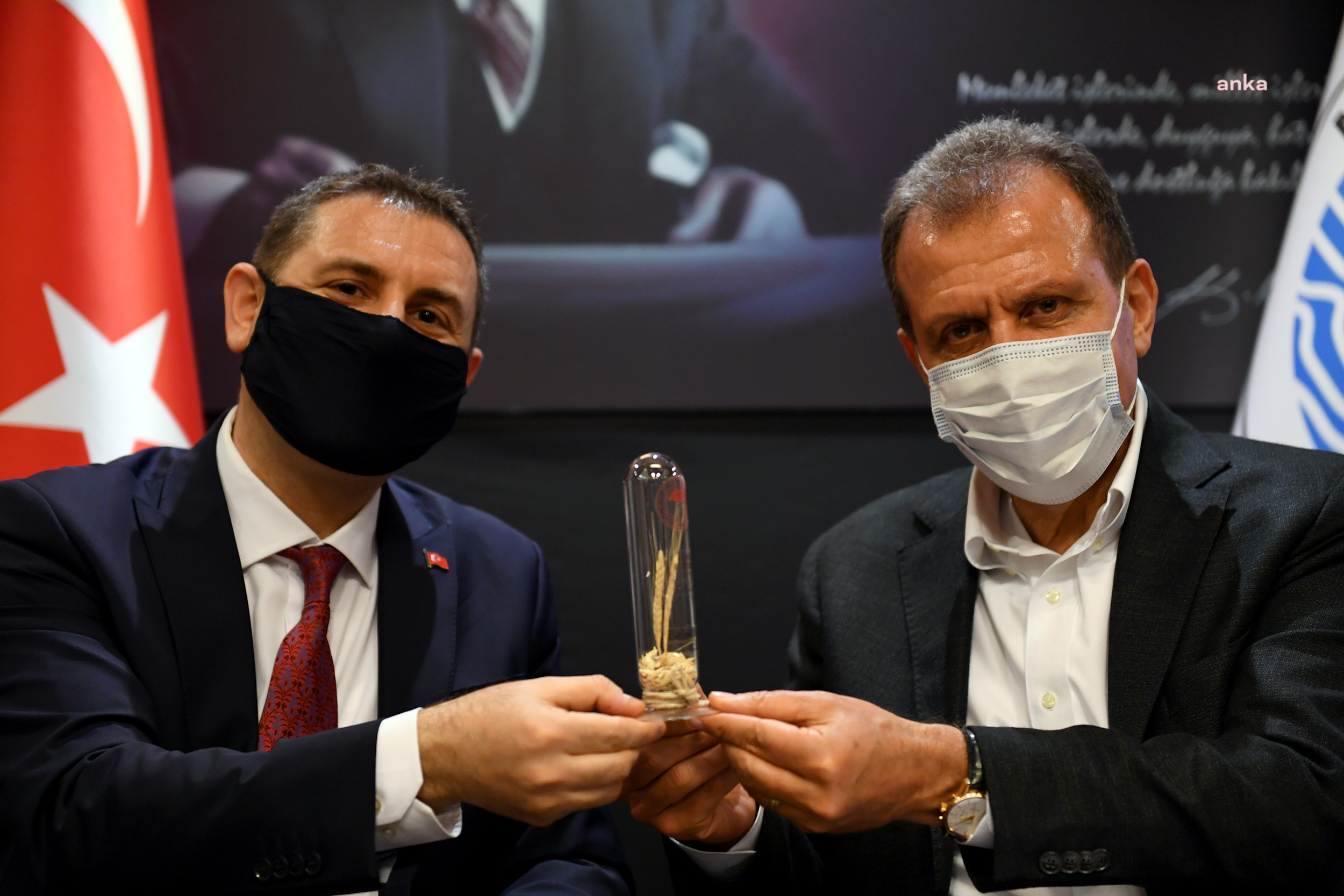 MERSİN'DE ATA TOHUMU SARI BUĞDAY İLE BAŞLAYAN TARIMA DESTEK, NOHUT TOHUMU İLE DEVAM EDECEK