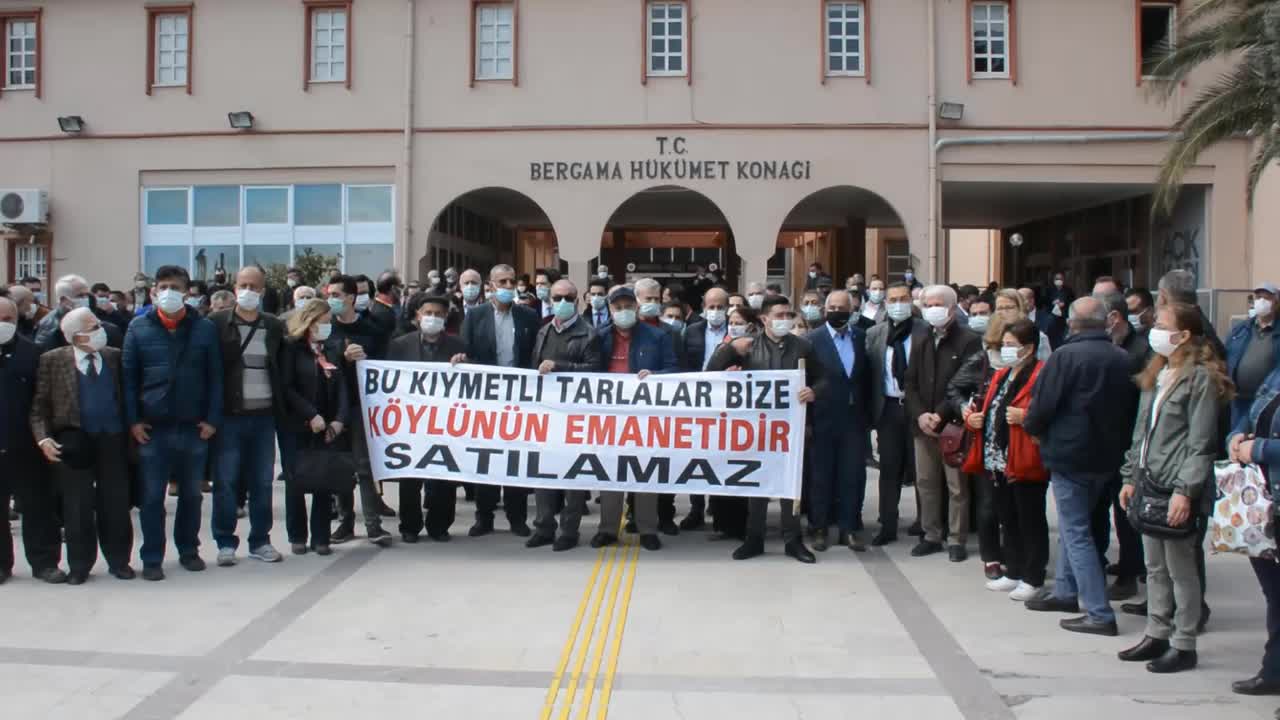 BERGAMA'DA KÖYLÜYÜ AYAĞA KALDIRAN ARAZİ SATIŞLARINA YARGI FRENİ