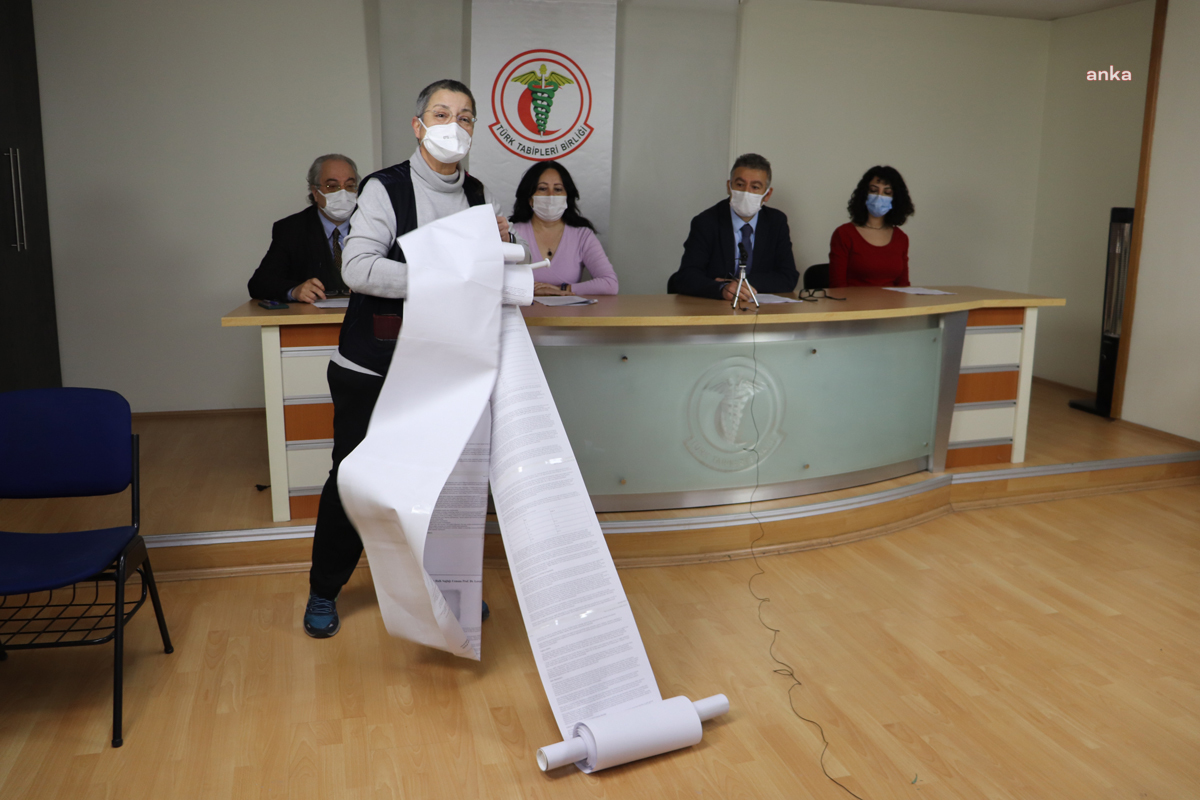 TTB'DEN 50 METRELİK BELGE: "BUNLAR TOPLUMU YOK SAYMANIN BELGESİDİR"