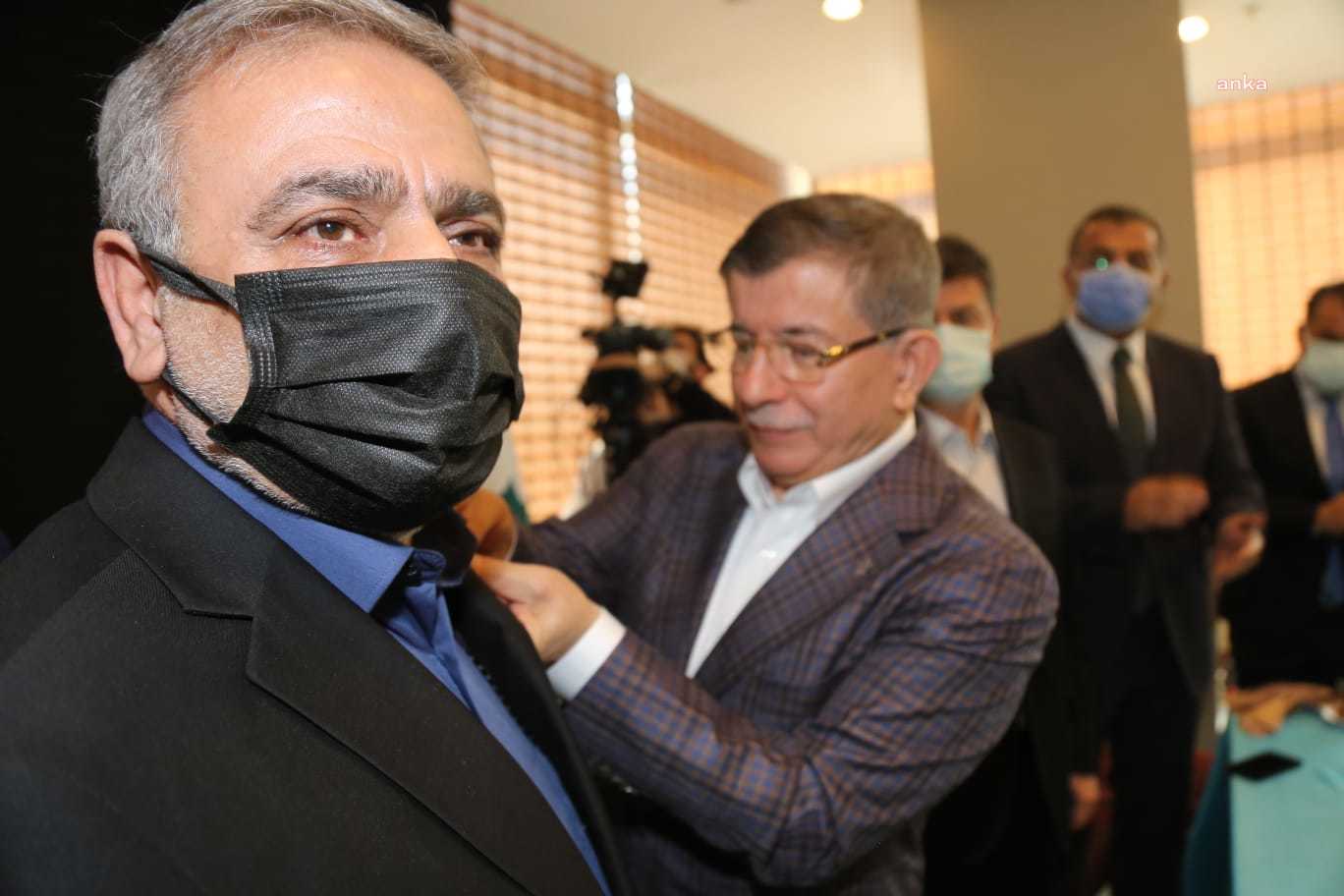DAVUTOĞLU, YAZAR İLHAMİ IŞIK'A ROZET TAKTI