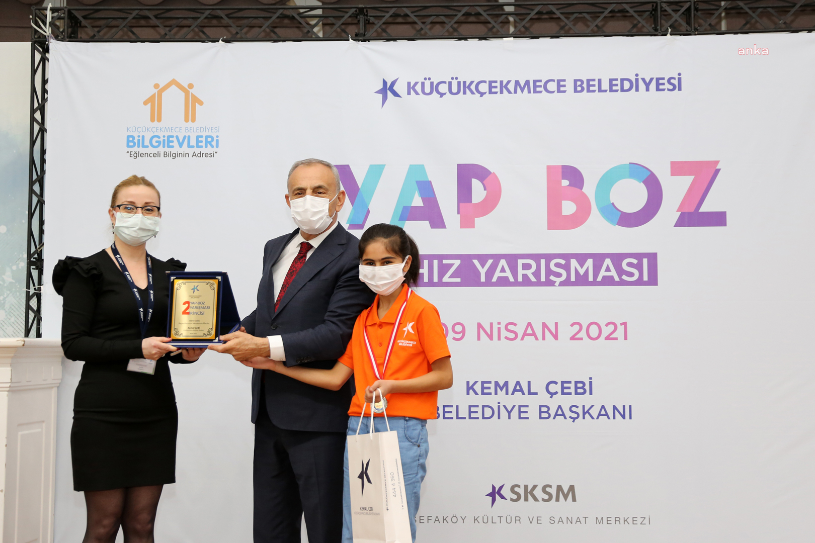 KÜÇÜKÇEKMECELİ ÖĞRENCİLER ZAMANLA YARIŞTI, ÖDÜLLERİ TOPLADI