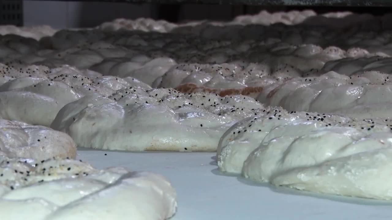 MERSİN BÜYÜKŞEHİR, 400 GRAMLIK RAMAZAN PİDESİNİ SOFRALARA 1,5 TL’DEN ULAŞTIRIYOR