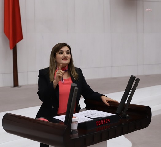 CHP'Lİ KILIÇ'TAN GÖREVDEN UZAKLAŞTIRILAN HEMŞİRE TEPKİSİ: "DERHAL BOŞALTIN O KOLTUKLARI!"