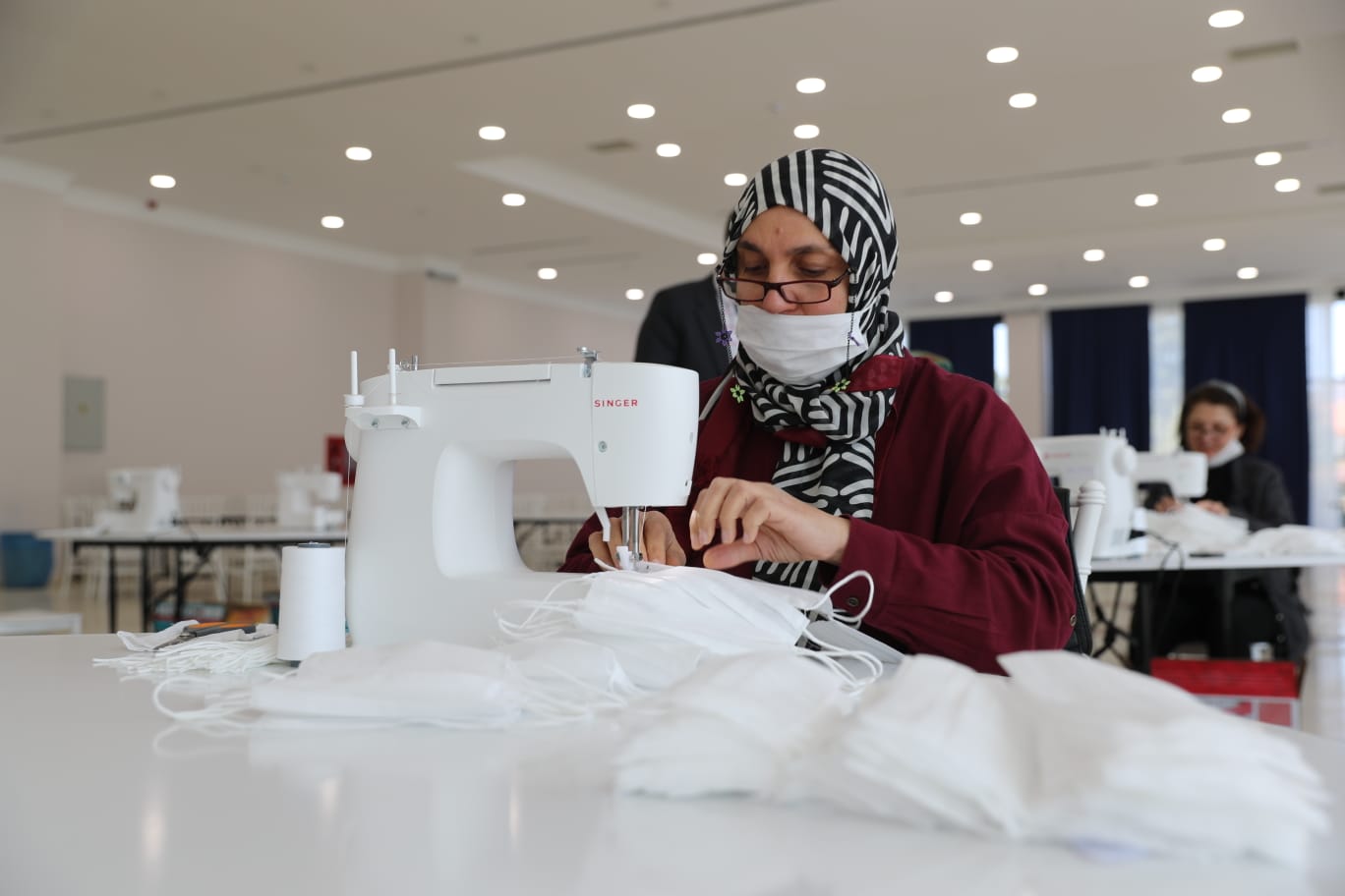 BURDUR BELEDİYESİ, MASKE ÜRETİM KAPASİTESİNİ ARTTIRDI