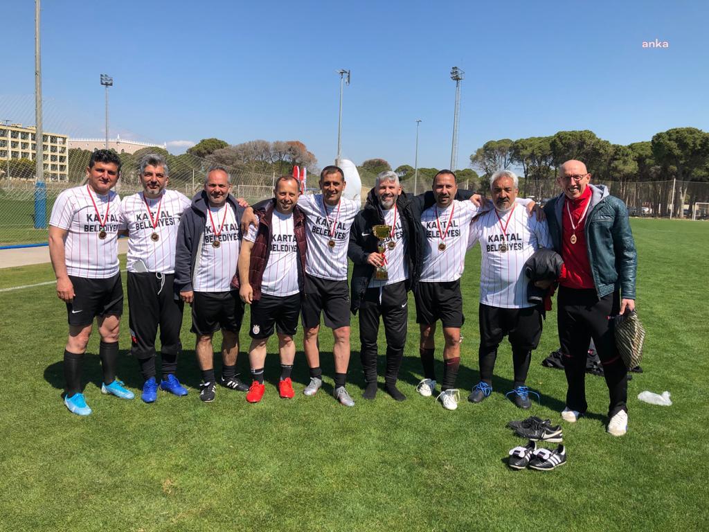 KARTAL BELEDİYESİ VETERANLARI ŞAMPİYONADA 2. OLDU