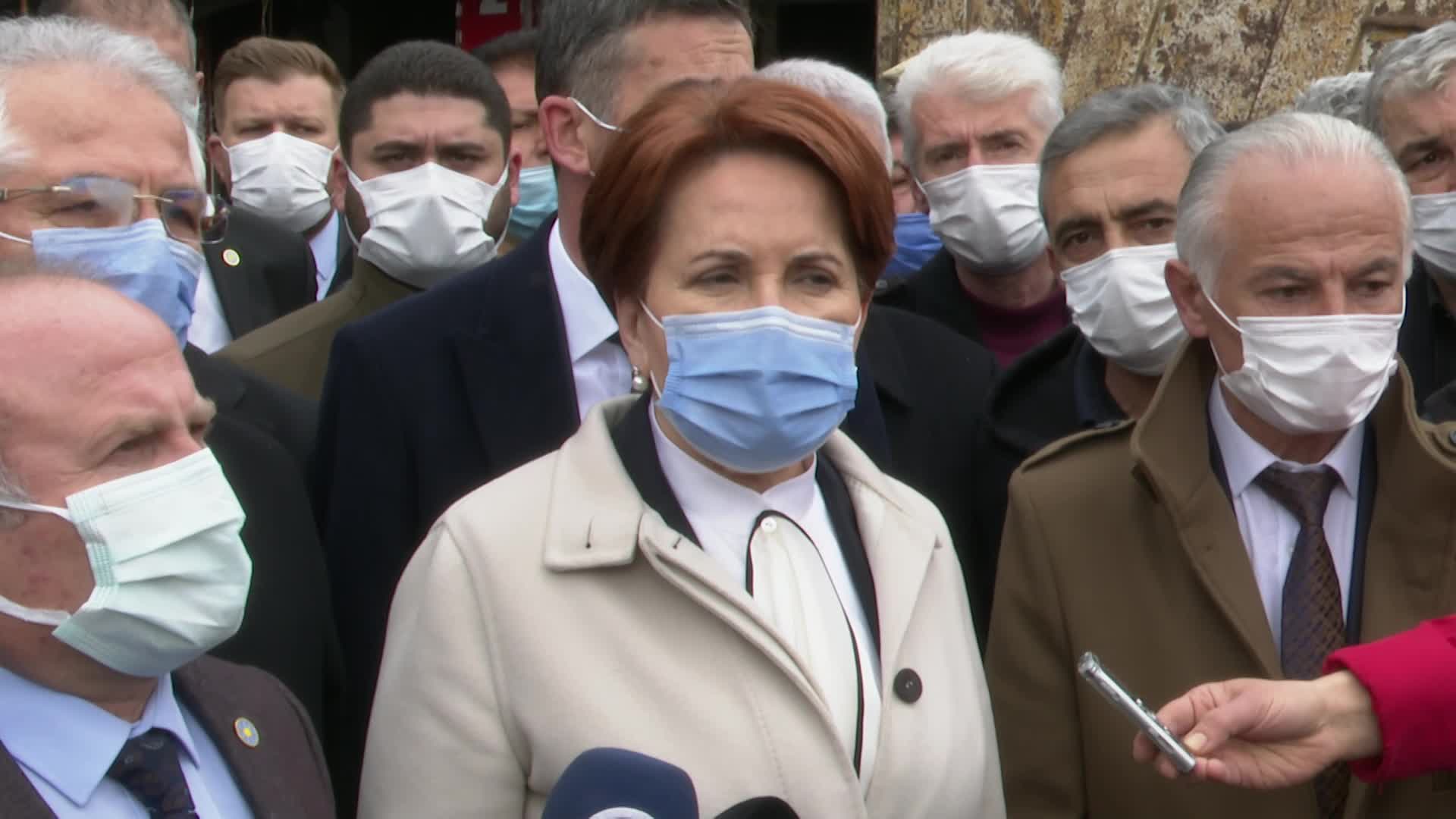 AKŞENER, KIZILCAHAM'DA YANGINDA HASAR GÖREN KASAPLAR ÇARŞISI ESNAFINI ZİYARET ETTİ