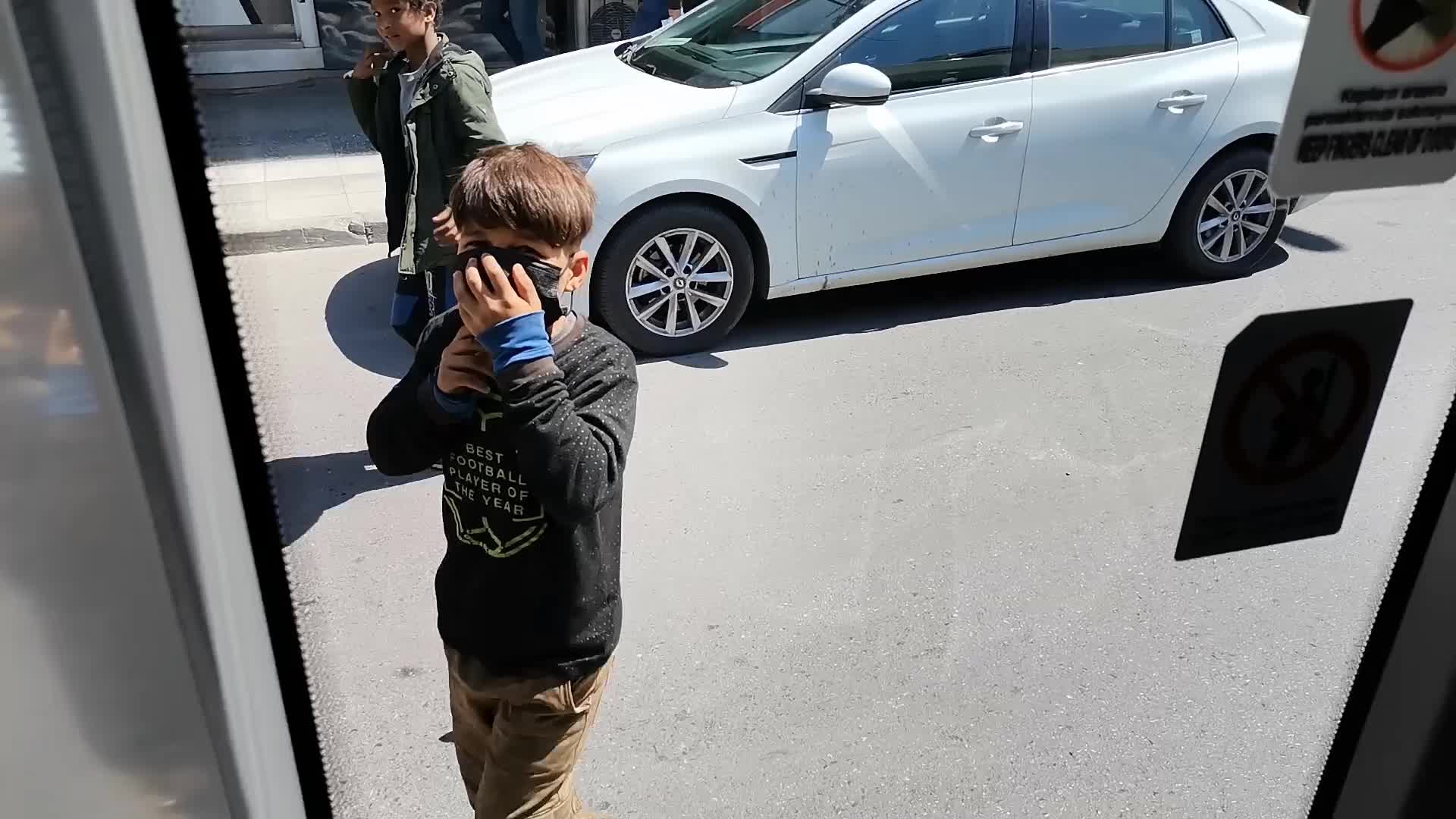 ÇOCUKLARIN TEHLİKELİ TRAMVAY OYUNU