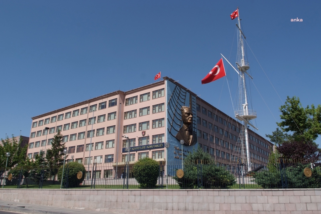 6 EMEKLİ AMİRAL İLE BİR EMEKLİ GENERALİN EVİNDE ARAMA YAPILIYOR: "KAPIYI ÇALAN BİR KEZ DAHA SÜTÇÜ OLMADI"