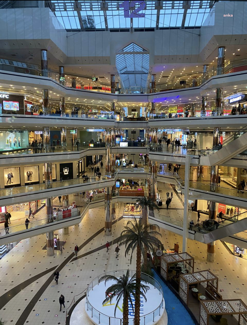 İSTANBUL’DA AVM VE ZİNCİR MARKETLER 17.30’DA KAPANACAK