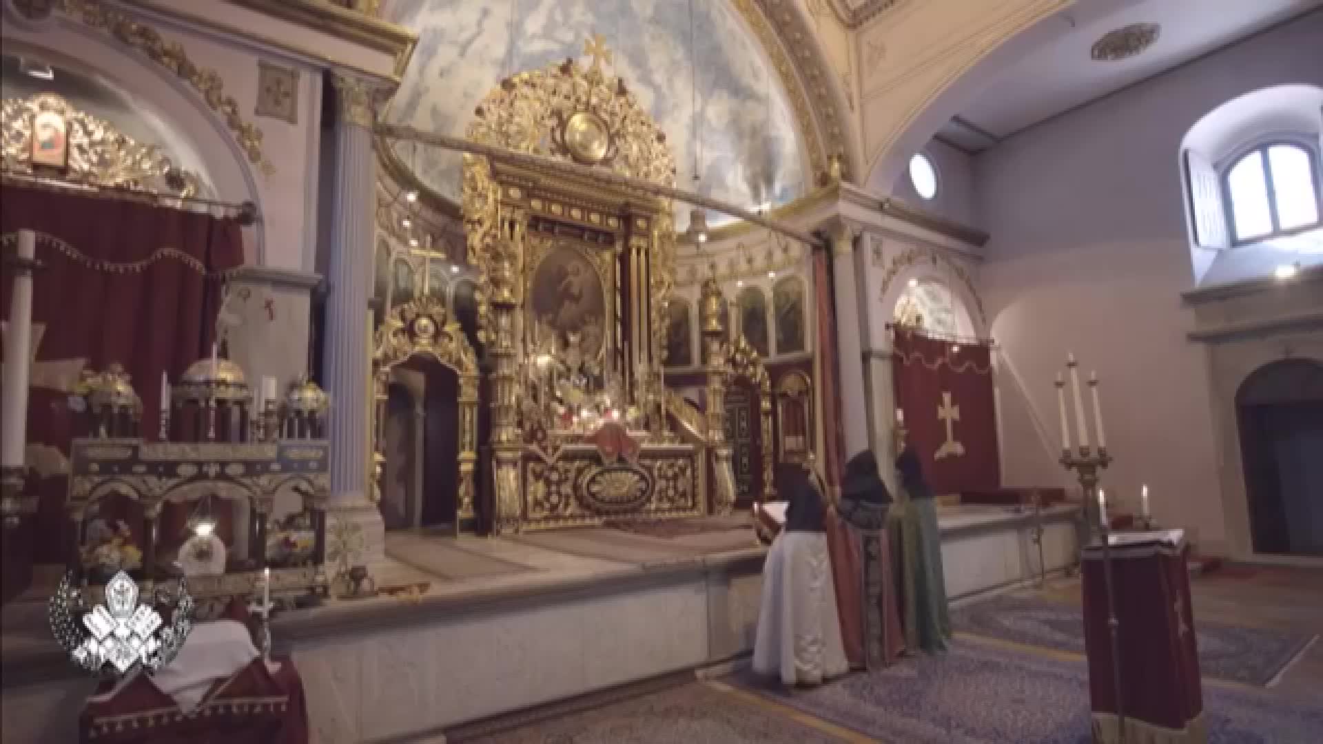 PASKALYA YORTUSU'NDA KİLİSELER BOŞ KALDI, AYİNDEN CANLI YAYIN YAPILDI