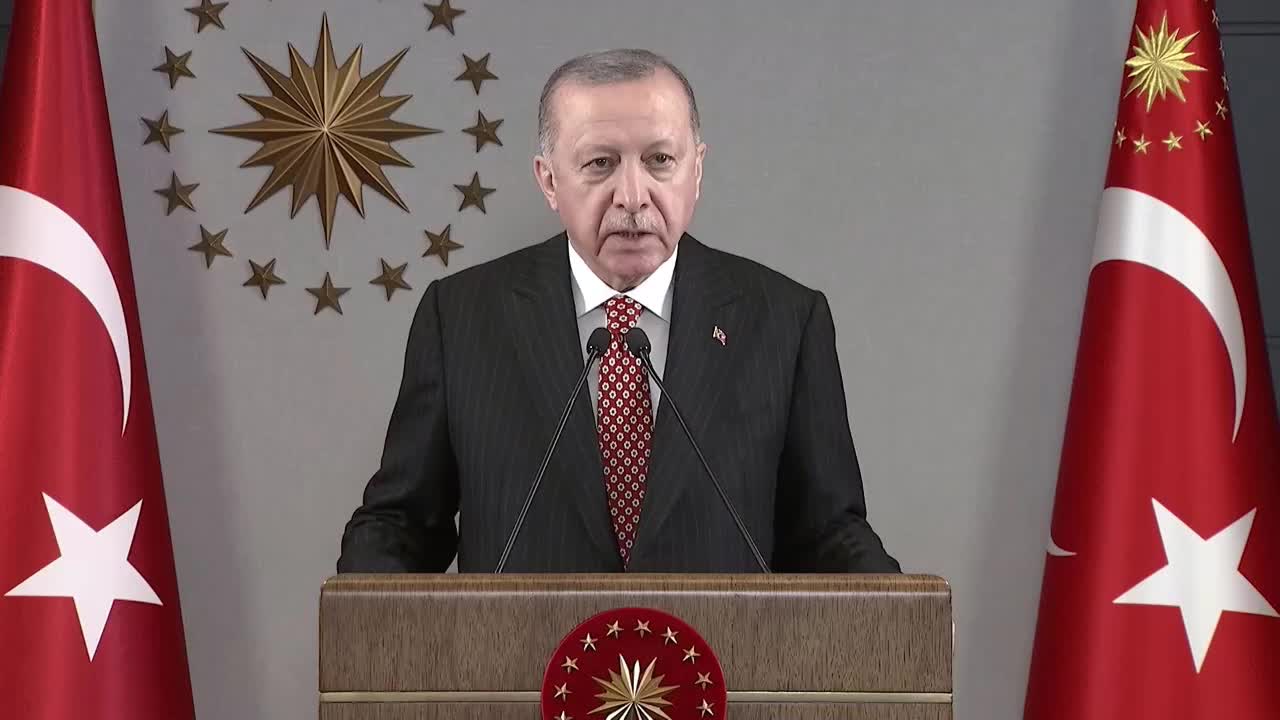 ERDOĞAN: YABANCILAR YOLLARIMIZA, KÖPRÜLERİMİZE, TÜNELLERİMİZE, HAVALİMANLARIMIZA GIPTAYLA BAKIYOR