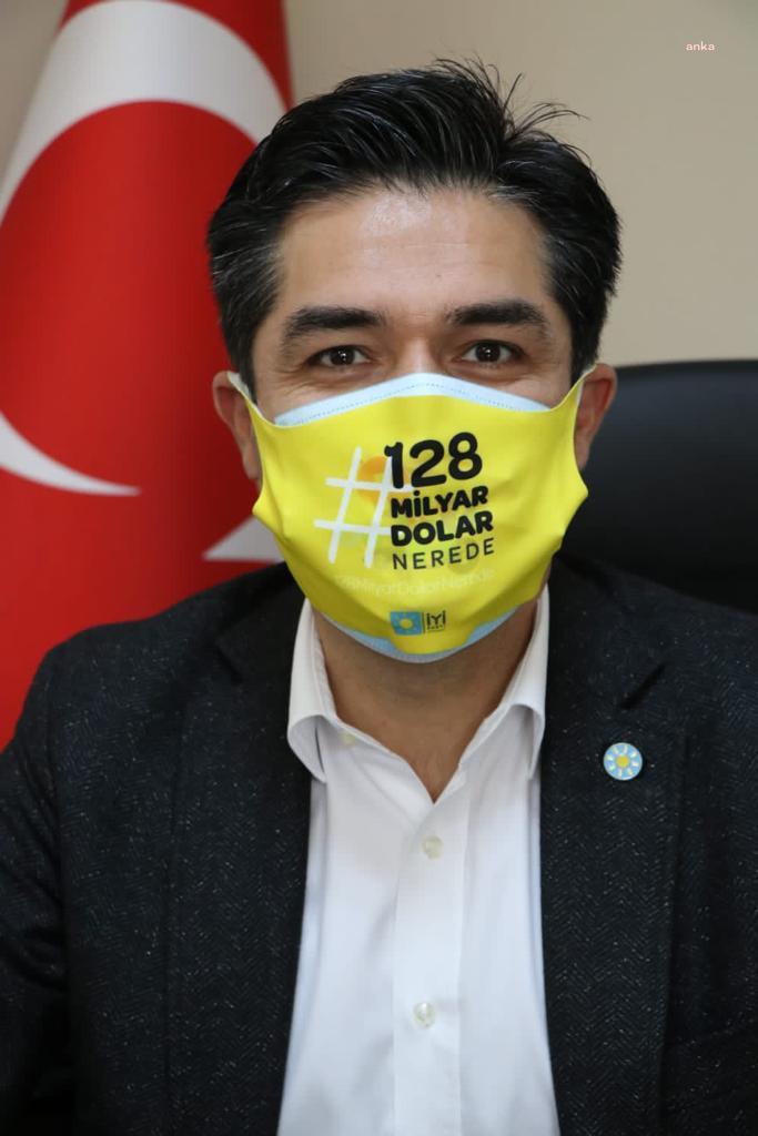 İYİ PARTİ'DEN İSTANBUL'DA 10 BİN ADET 128 MİLYAR DOLAR MASKESİ