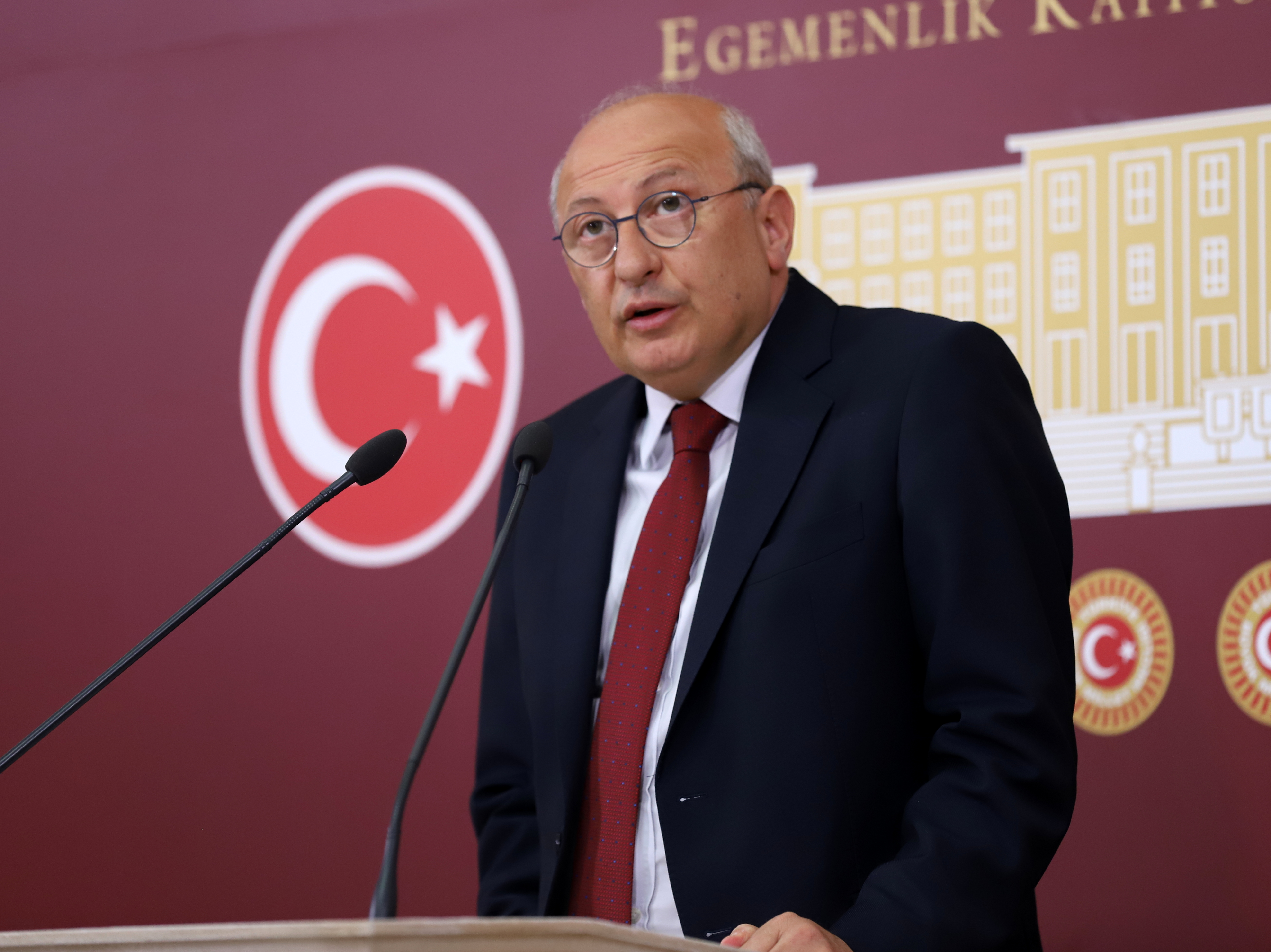 CHP’Lİ ÇAKIRÖZER: TİRAJI DÜŞEN GAZETELERE DESTEK PAKETİ AÇIKLANMALI