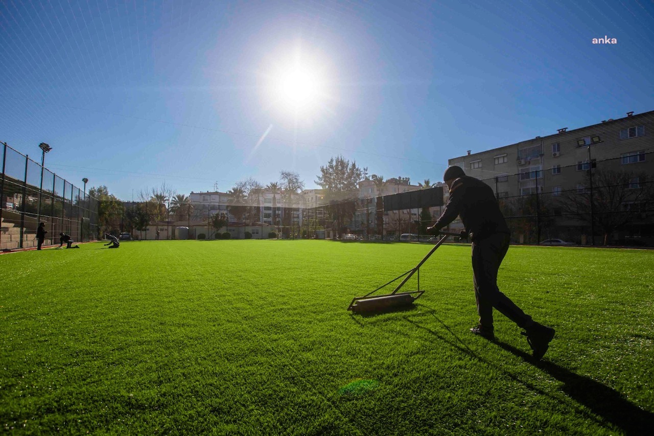 KARŞIYAKA’NIN SPOR TESİSLERİ YENİLENİYOR