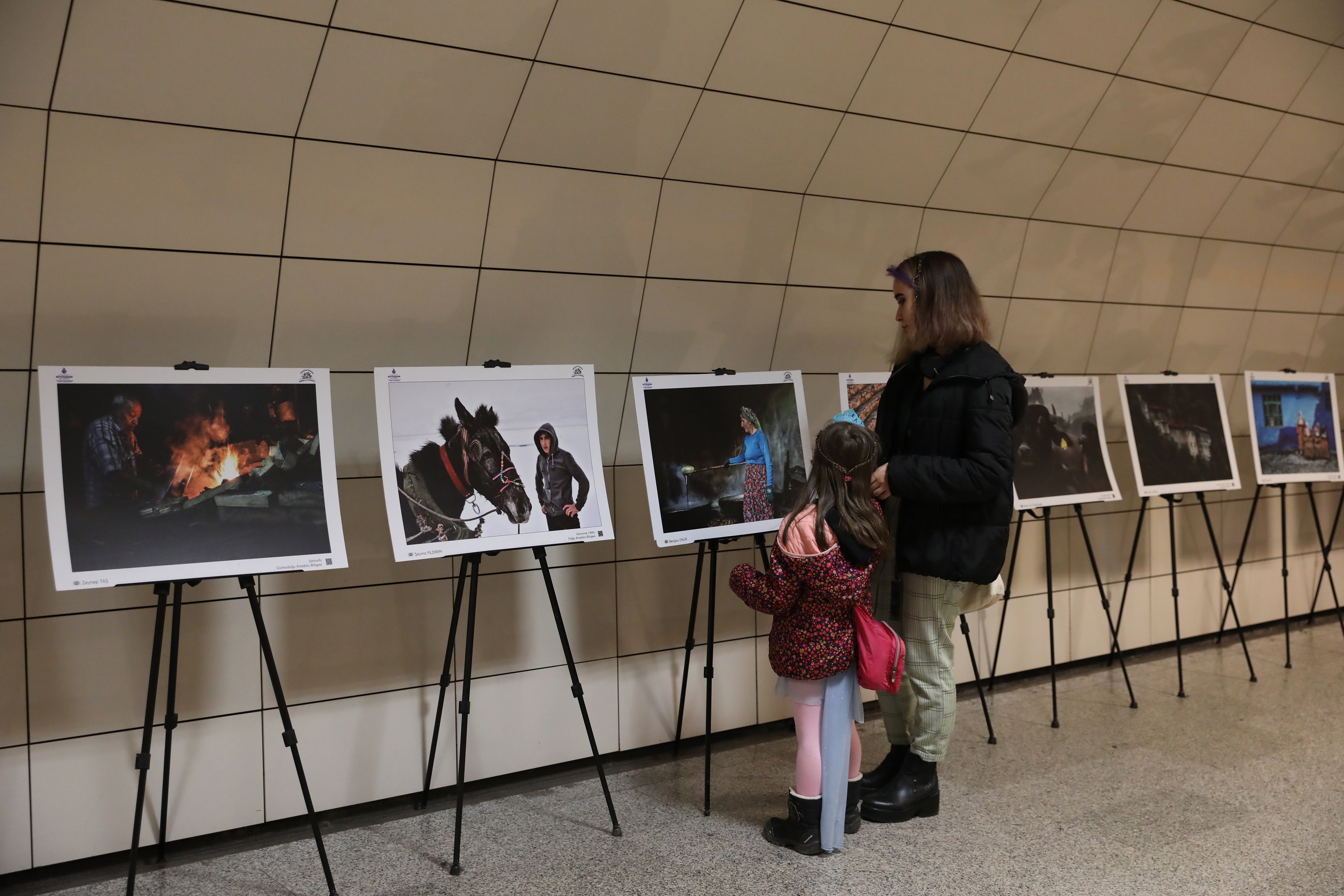 TÜRKİYE’NİN RENKLERİ ÜNALAN METROSU’NDA