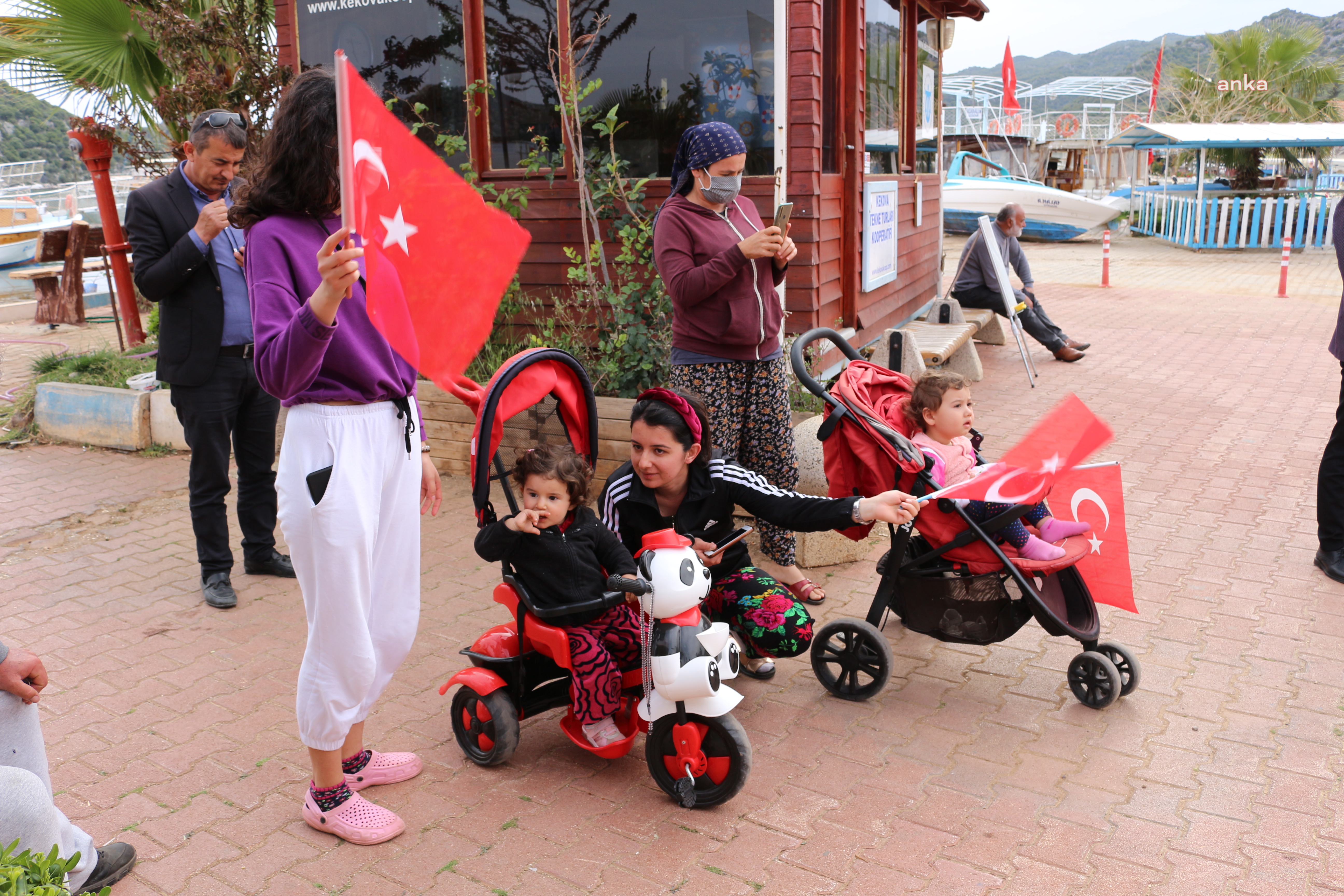 23 NİSAN COŞKUSU, KAŞ VE DEMRE'Yİ SARDI