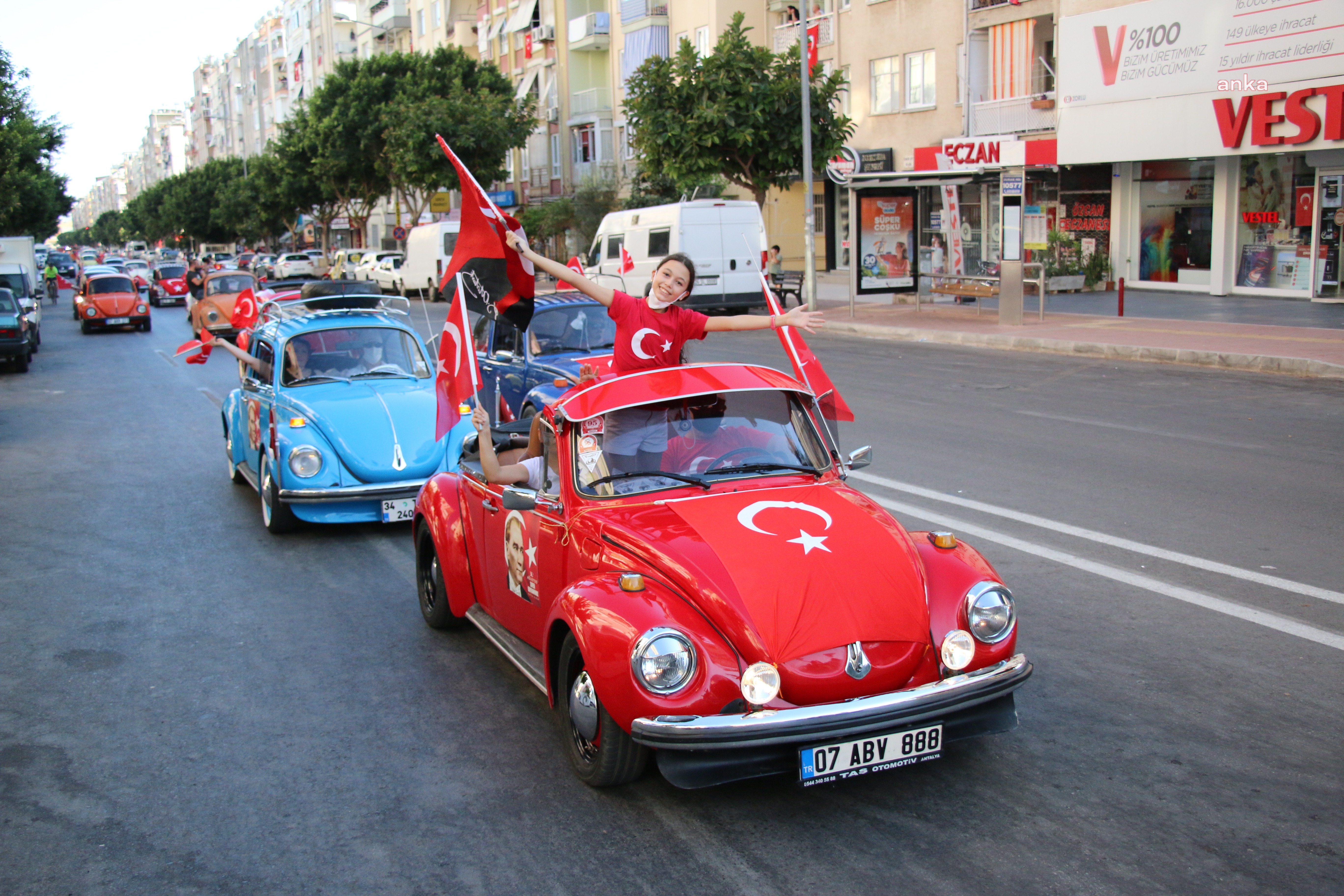 ANTALYA BÜYÜKŞEHİR'DEN DOLU DOLU 23 NİSAN KUTLAMASI