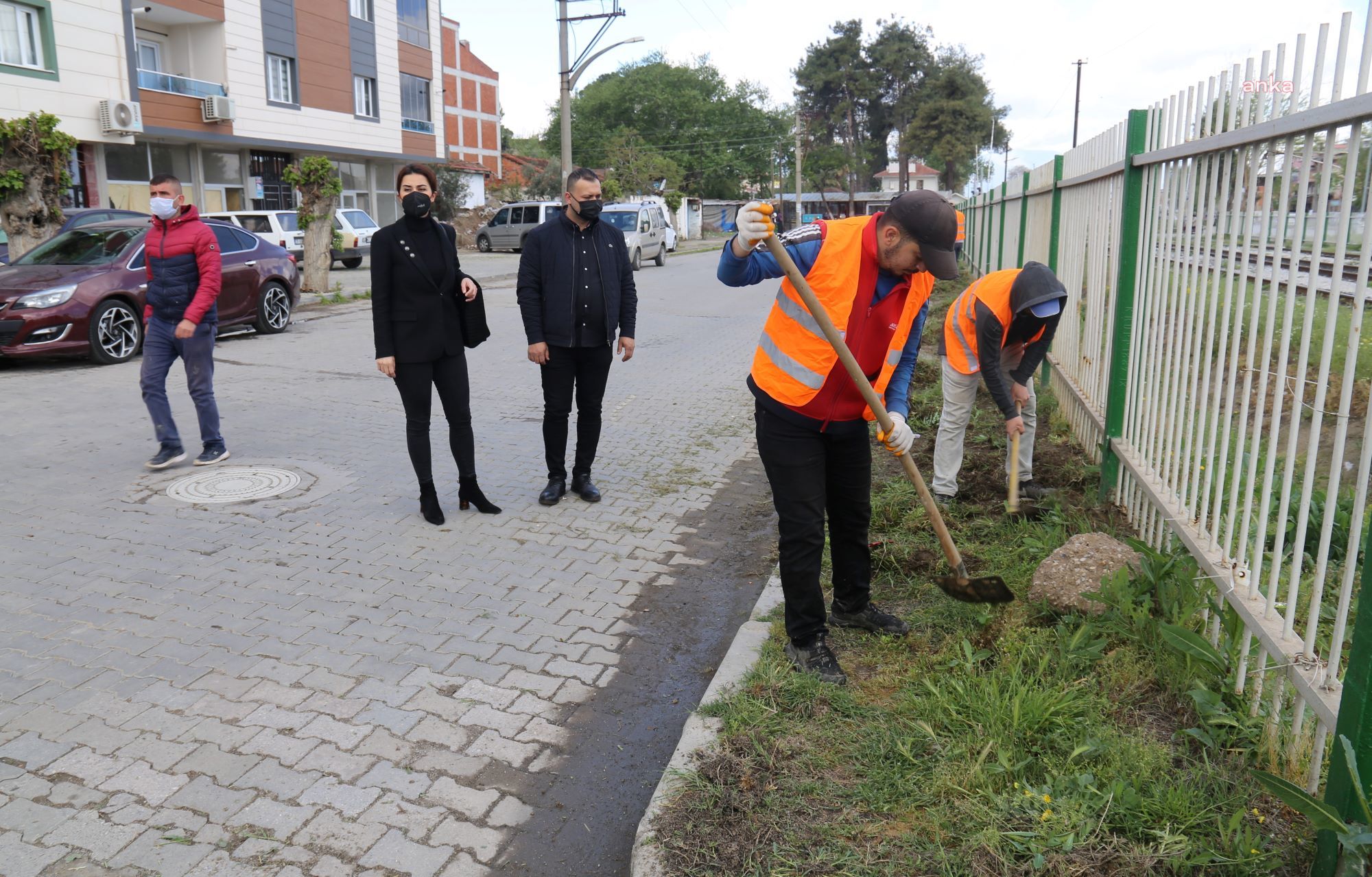 TURGUTLU BELEDİYESİ'NDEN YABANİ OT TEMİZLİĞİ