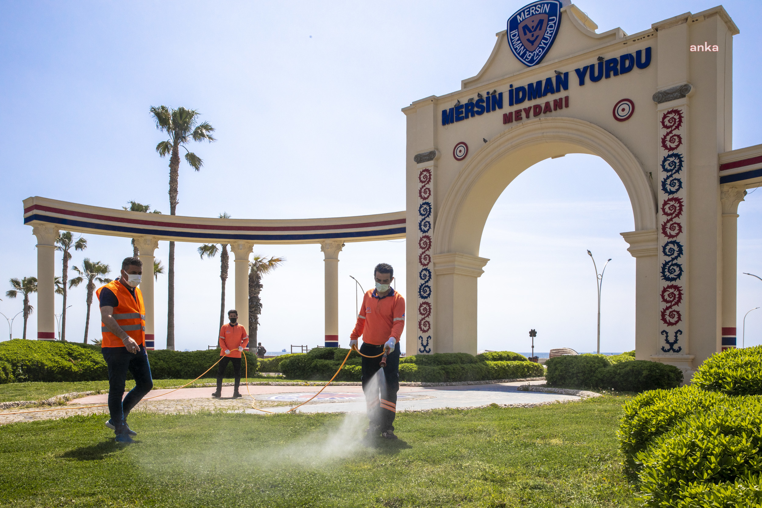 SICAKLIK ARTIŞI HAŞEREYİ ARTIRDI, MERSİN BÜYÜKŞEHİR İLAÇLAMAYA HIZ VERDİ