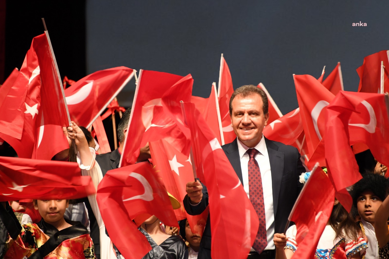 VAHAP SEÇER: "EGEMENLİĞİN, CUMHURİYET’İN VE MERSİN’İN KAYITSIZ ŞARTSIZ SAHİBİ ÇOCUKLARIMIZDIR"