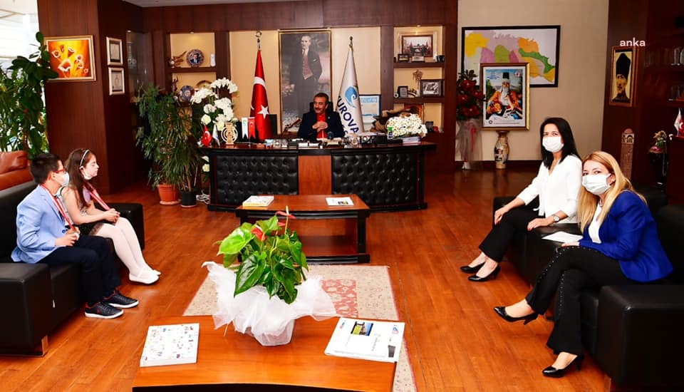 ÇUKUROVA BELEDİYE BAŞKANI ÇETİN, KOLTUĞUNU MADALYALI BAŞKANLARA BIRAKTI