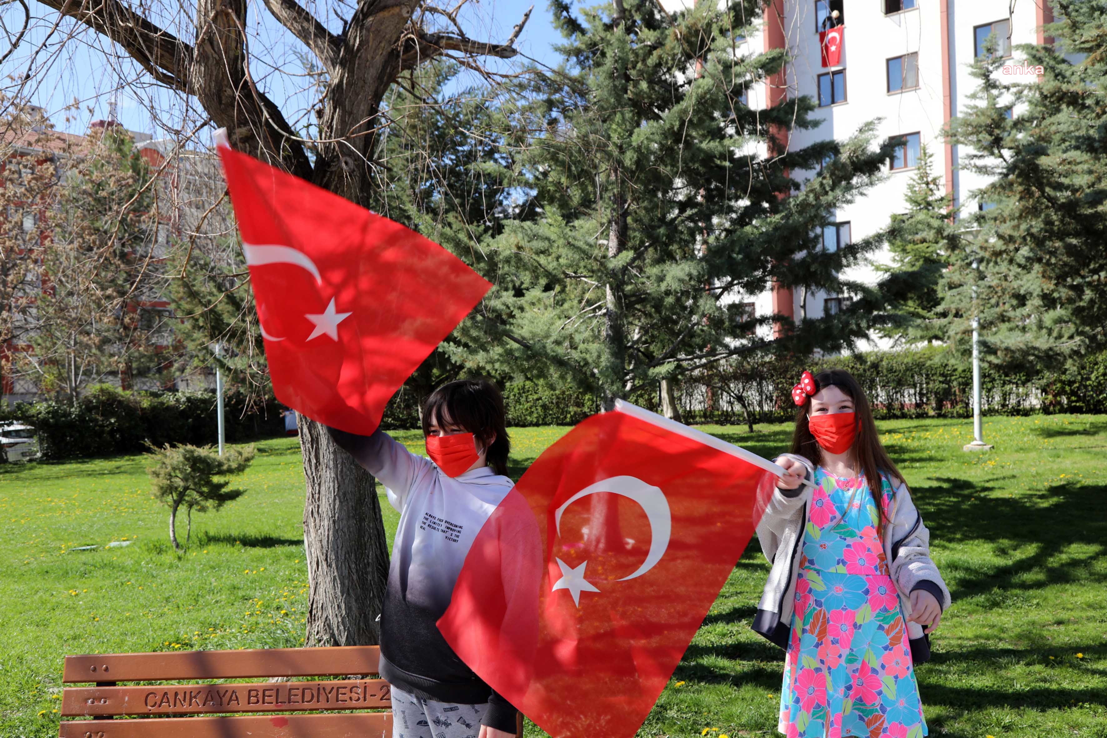 ÇANKAYA BELEDİYE BAŞKANI TAŞDELEN'DEN ÇOCUKLARA RESİMLİ NUTUK