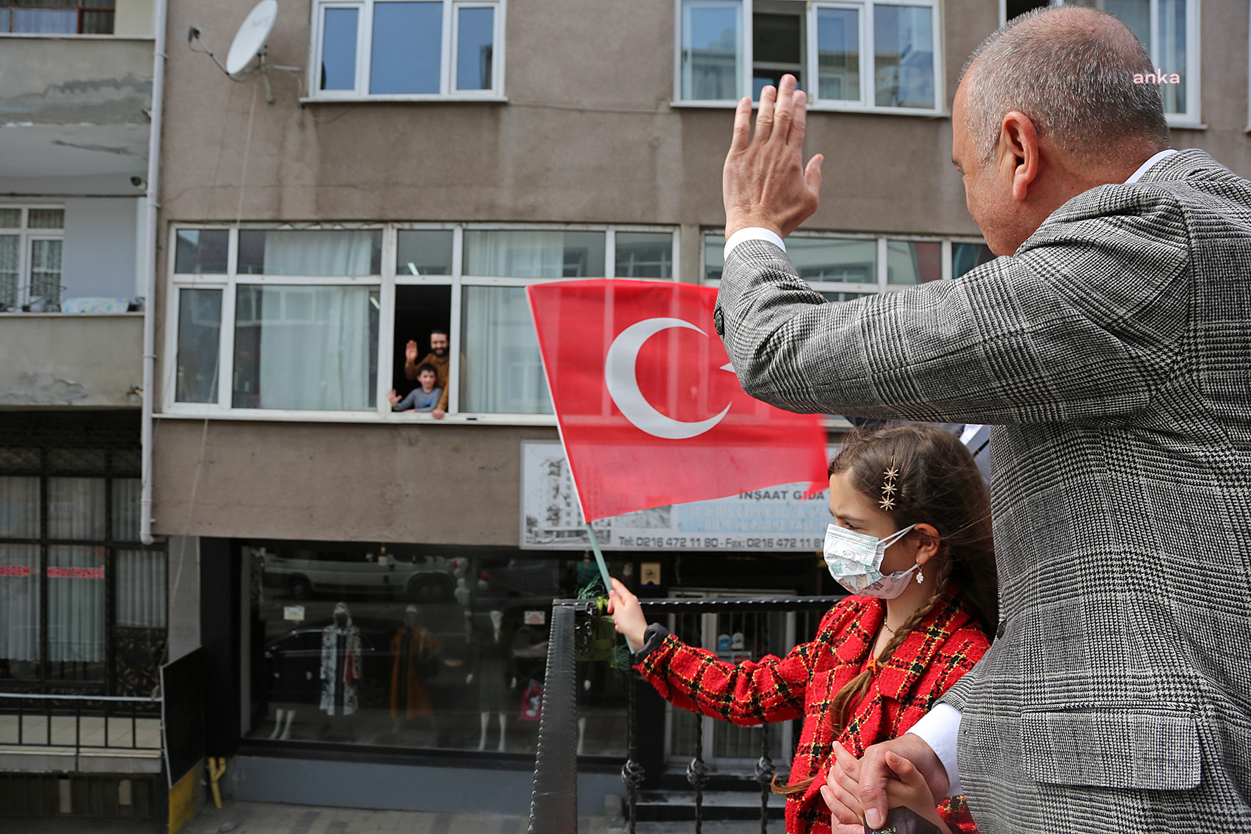 ATAŞEHİR BELEDİYE BAŞKANI İLGEZDİ, MAHALLELERDE ÇOCUKLARIN BAYRAMINI KUTLADI