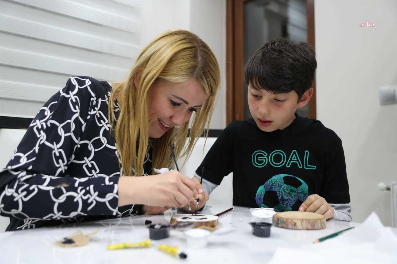 MERKEZEFENDİ BELEDİYE BAŞKANI DOĞAN, ÇOCUKLARLA BİRLİKTE AHŞAP BOYADI