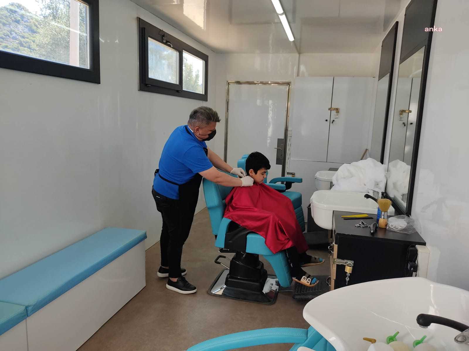 ANTALYA BÜYÜKŞEHİR'İN MOBİL KUAFÖRÜ, KAŞ, DEMRE VE KUMLUCA'DA HİZMET VERDİ