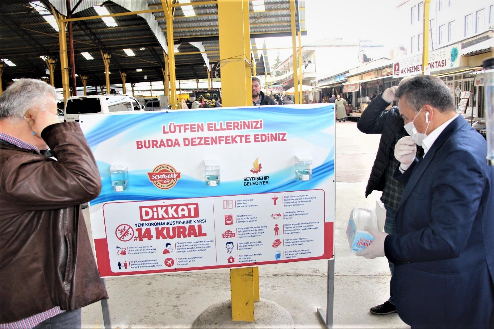SEYDİŞEHİR BELEDİYESİ PAZAR YERLERİNE DEZENFEKTANLAR YERLEŞTİRDİ