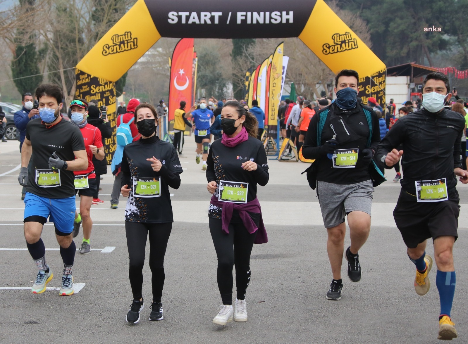 EFES ULTRA MARATONU KİTAP BAĞIŞINDA DA LİMİTLERİ ZORLADI