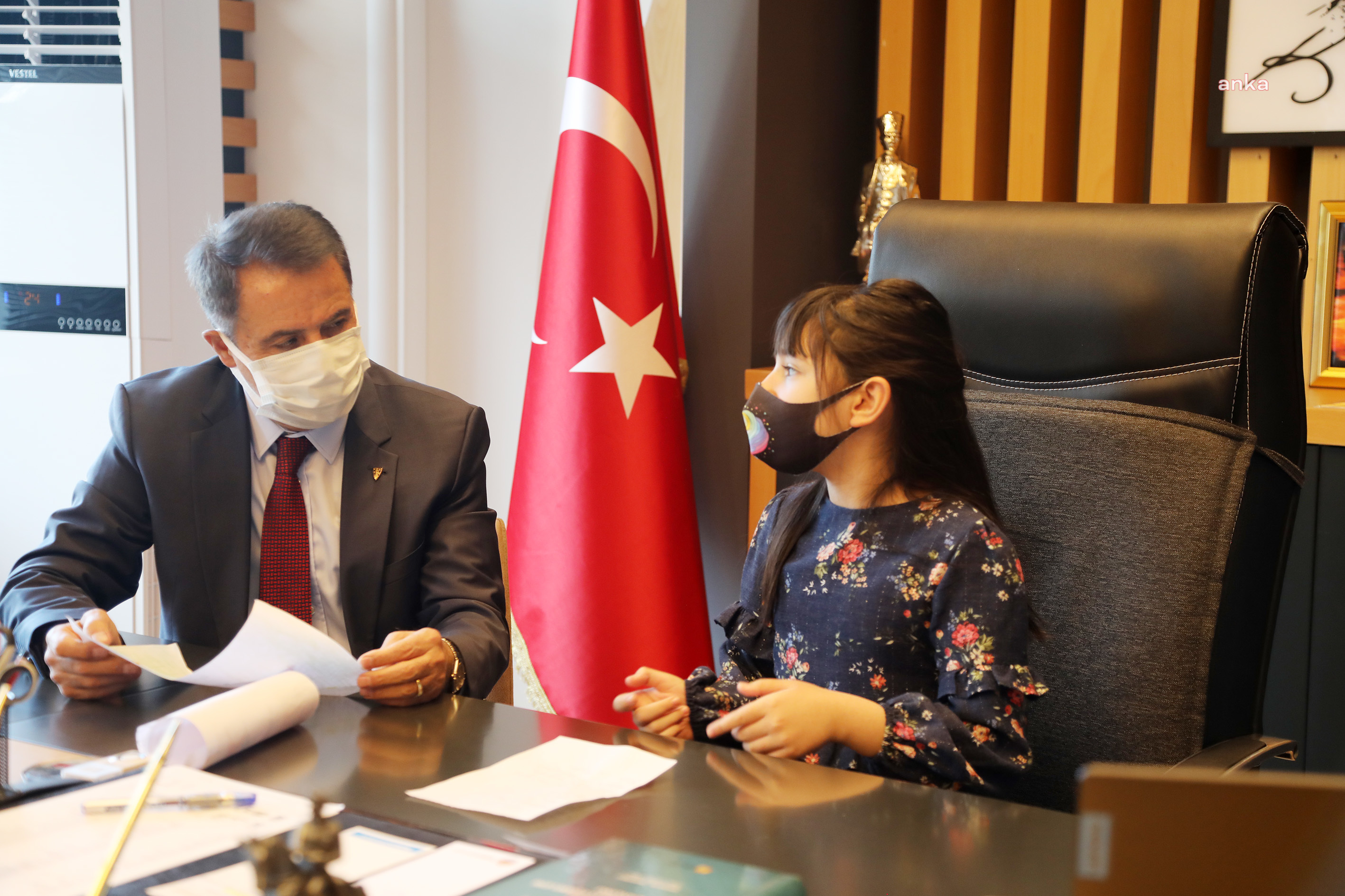 MİNİK ELİF'İN ÖNERİSİ, ATAKUM BELEDİYE BAŞKANI DEVECİ'Yİ HAREKETE GEÇİRDİ