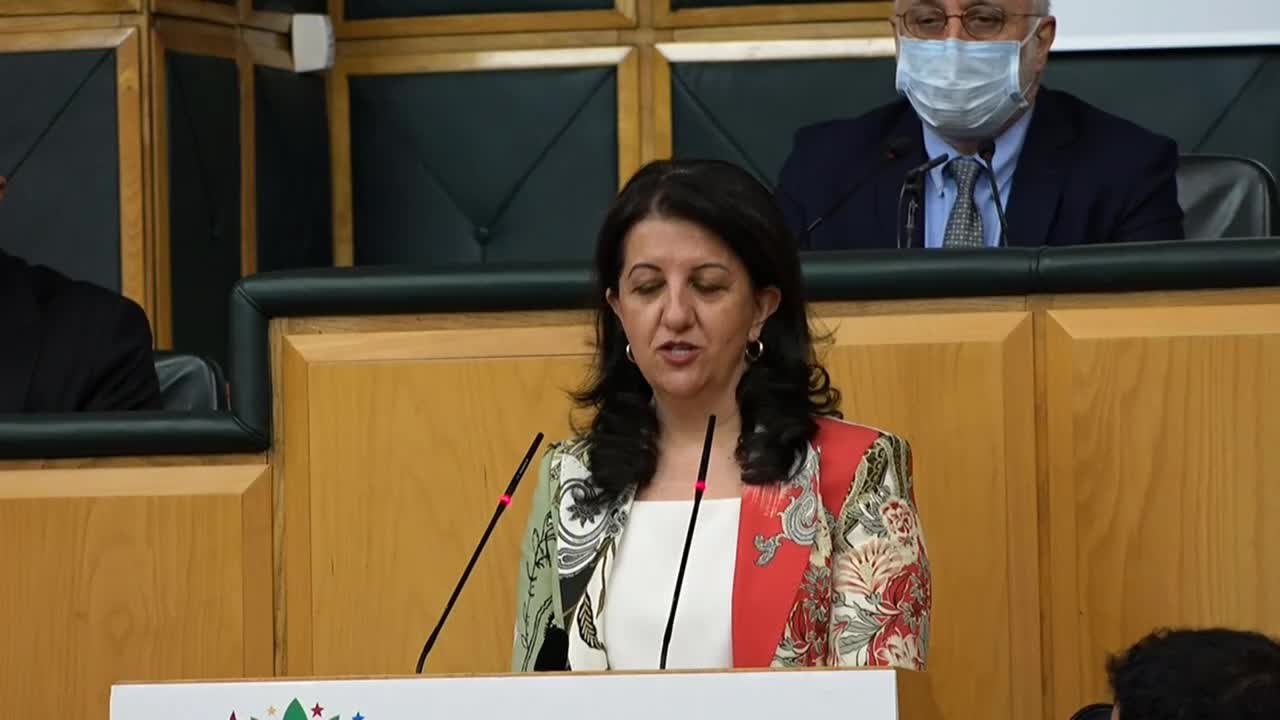 PERVİN BULDAN'DAN "DESTEKSİZ KAPANMA'TEPKİSİ: İNSANLAR TAŞ MI YİYECEK? SİZDE VİCDAN KALMADI MI?