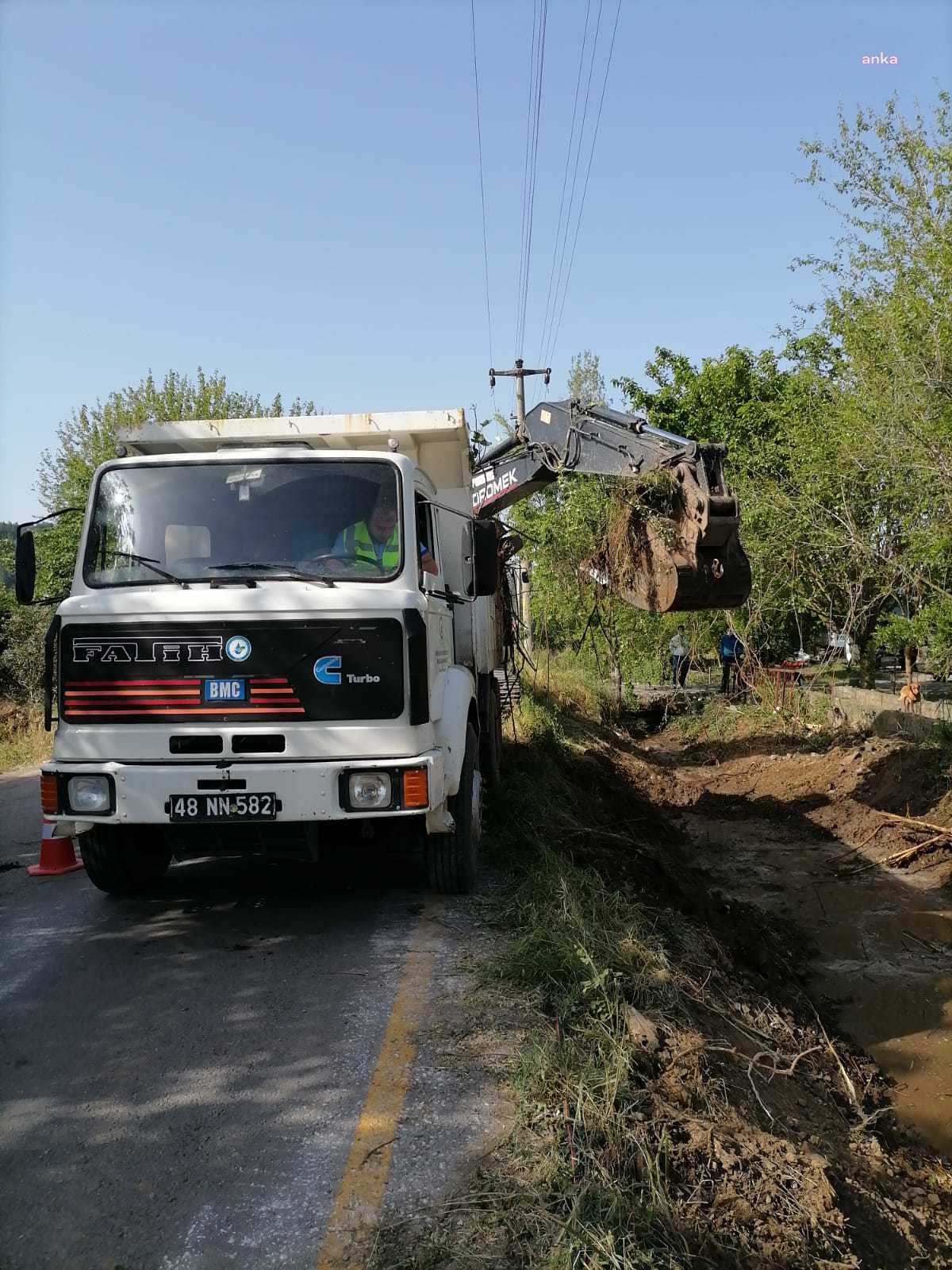 MUĞLA KAVAKARASI KANALI’NDA 4 BİN 550 METRE TEMİZLİK