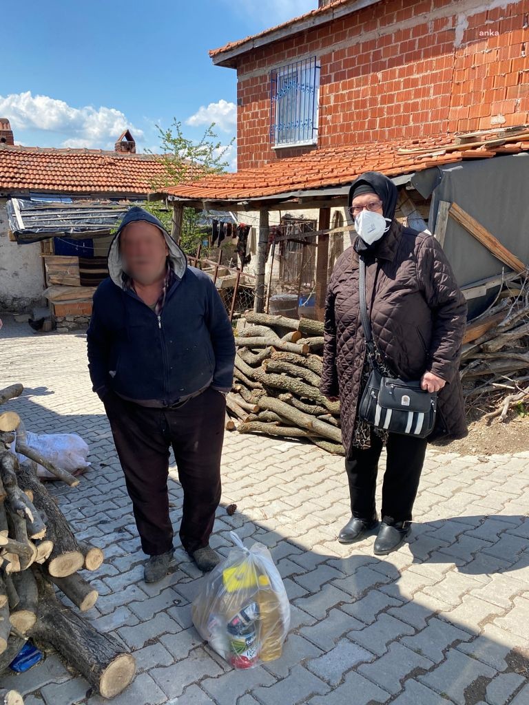 BURHANİYELİ BAĞIŞCI, GIDA YARDIMI YAPTI