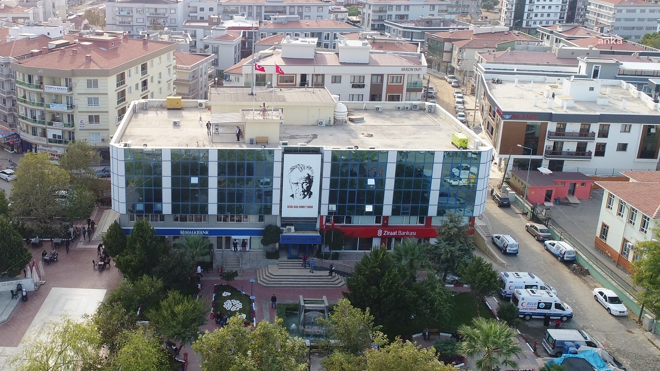 MENDERES EVDE, BELEDİYE GÖREVDE