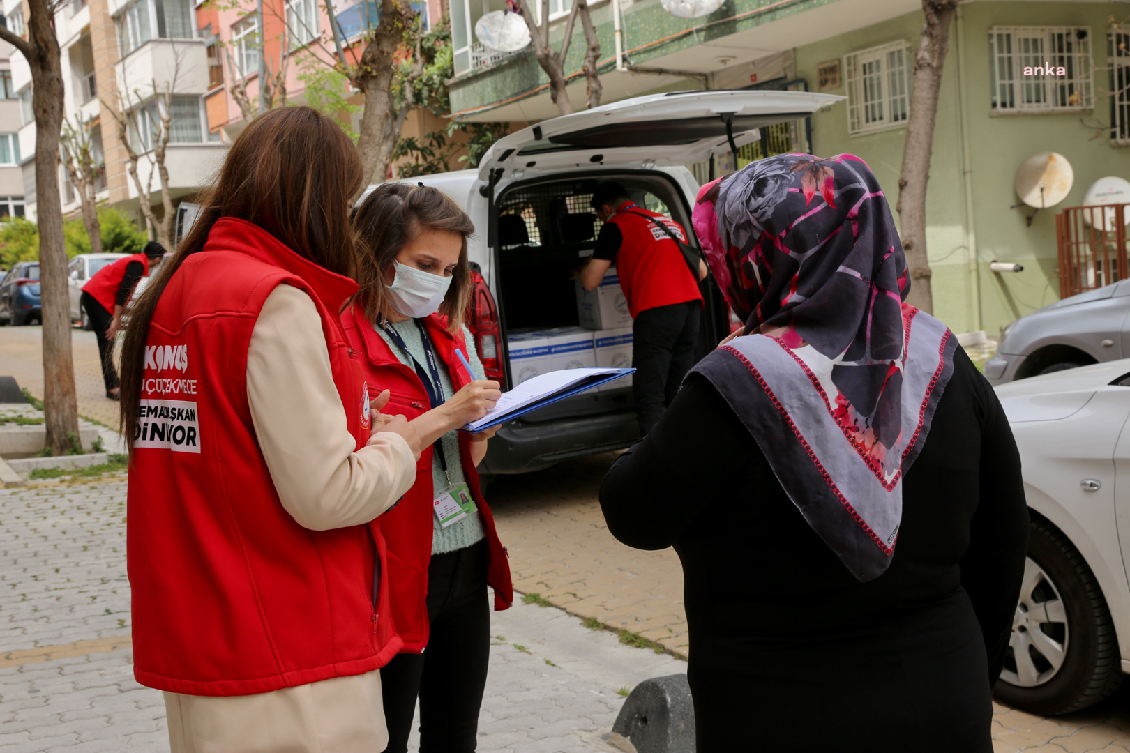 KÜÇÜKÇEKMECE BELEDİYESİ TAM KAPANMA SÜRECİNDE VATANDAŞLARIN YANINDA