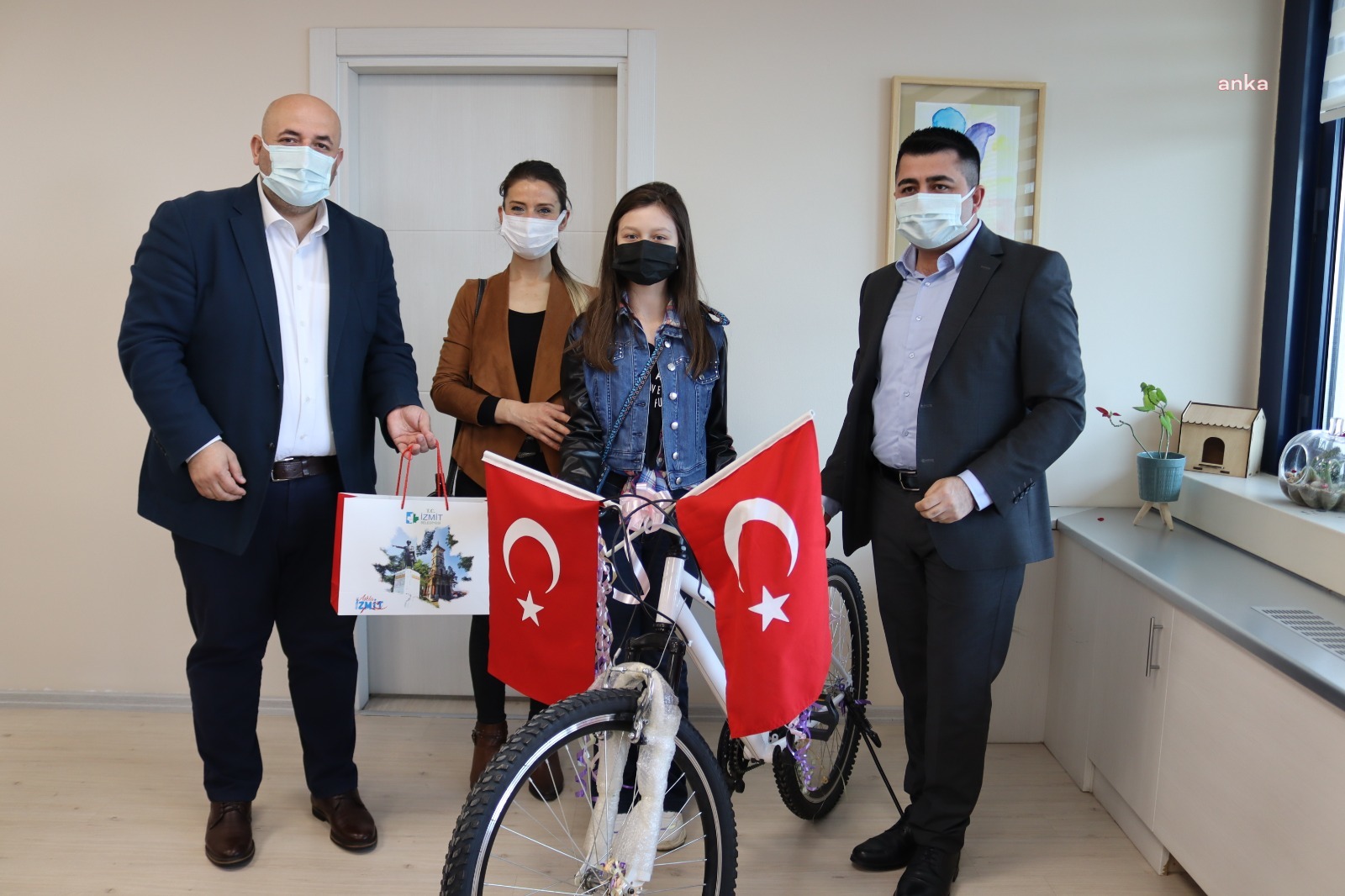 İZMİT BELEDİYESİ'NİN 23 NİSAN ŞİİR YARIŞMASINDA ÖDÜLLER SAHİPLERİNİ BULDU