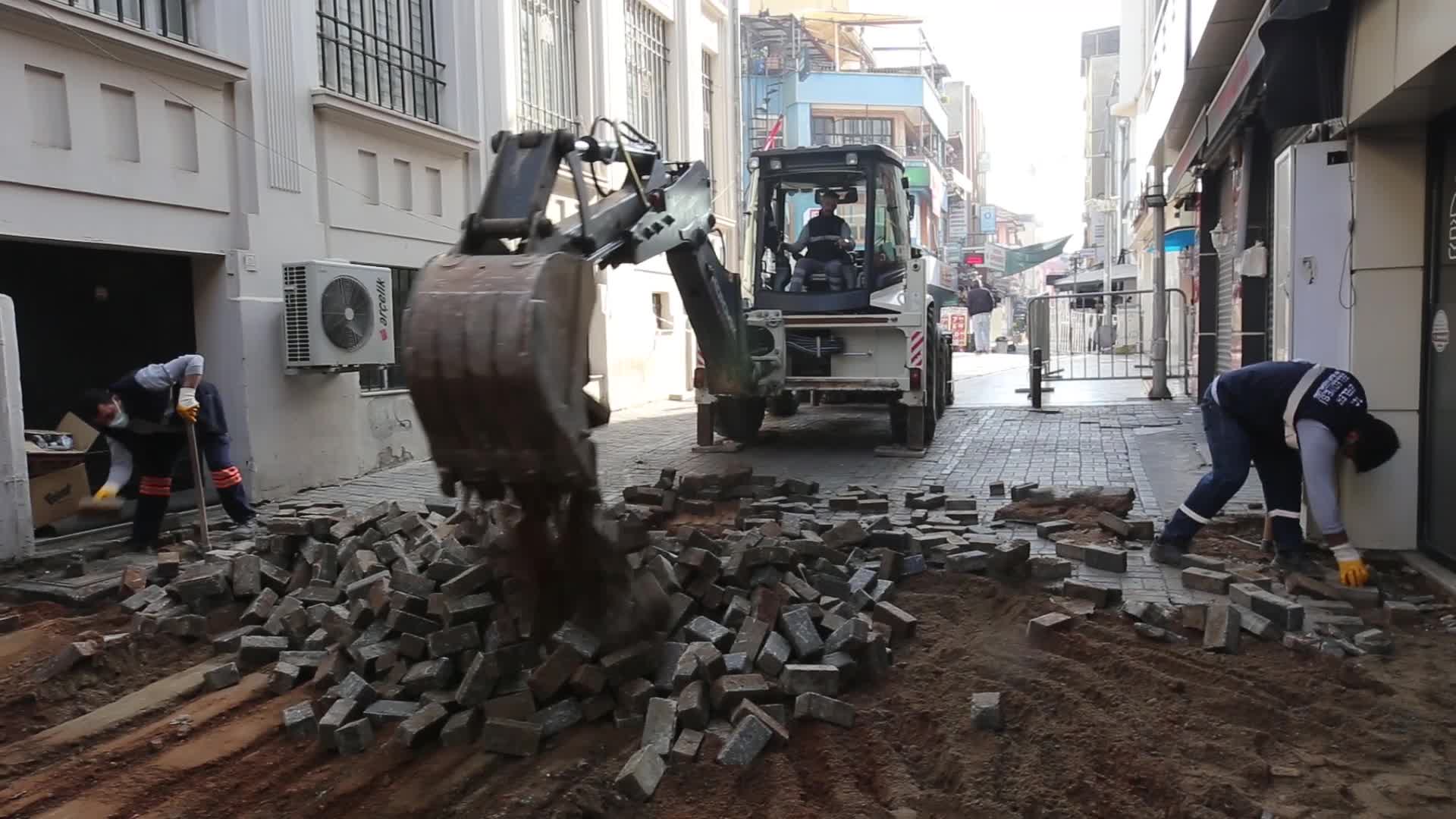 EFELER BELEDİYESİ'NDEN YOL YENİLEME ÇALIŞMASI