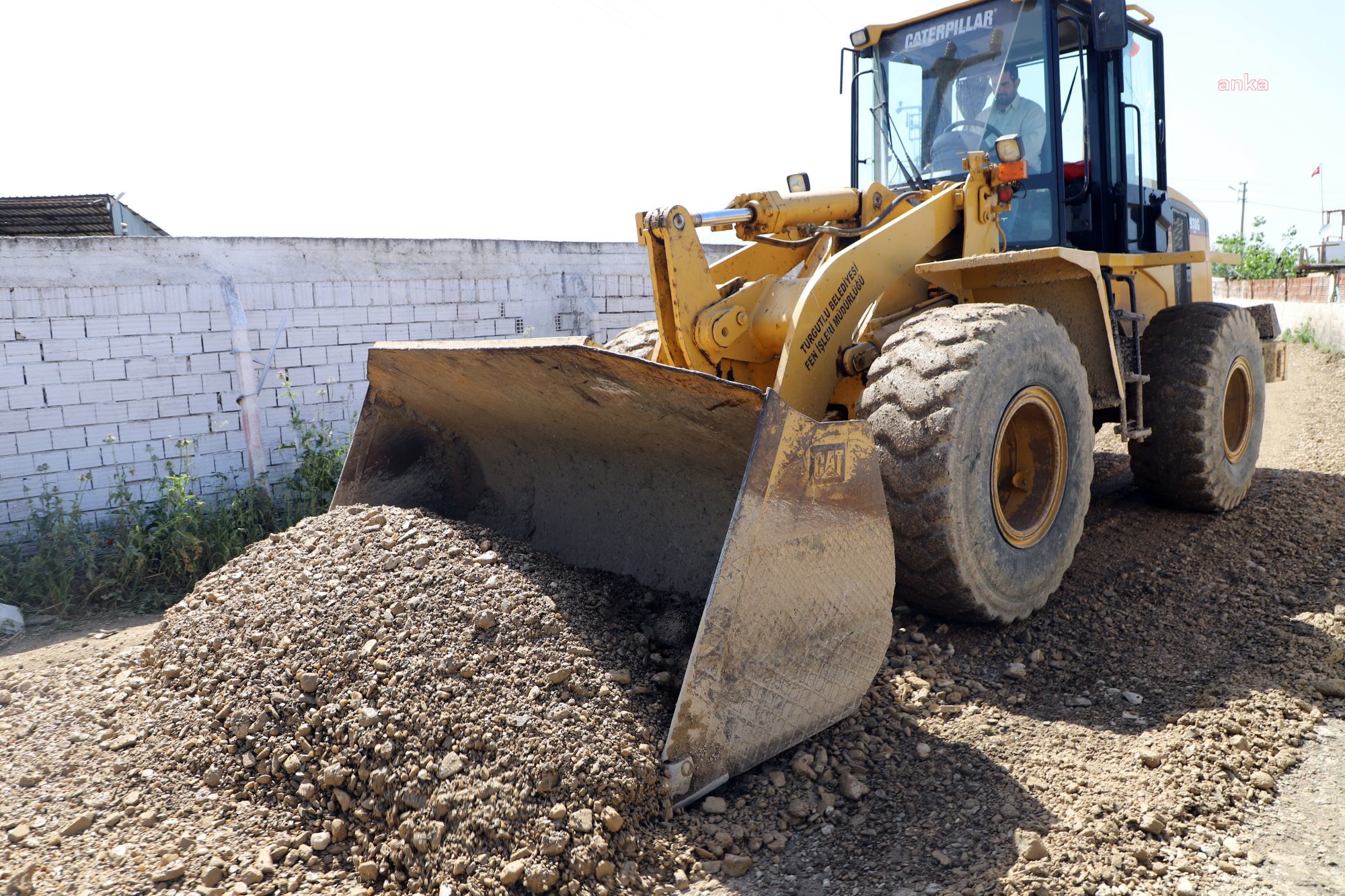TURGUTLU BELEDİYESİ, ARAZİ YOLLARINDA ASFALTLAMA ÇALIŞMALARINA BAŞLIYOR