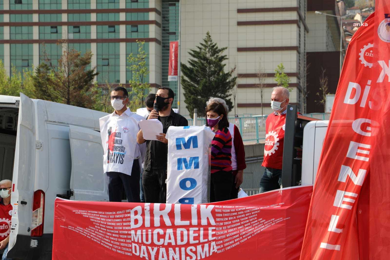 İZMİT'TEKİ 1 MAYIS KUTLAMALARINDA BELEDİYE BAŞKANI HÜRRİYET'İN MESAJI OKUNDU