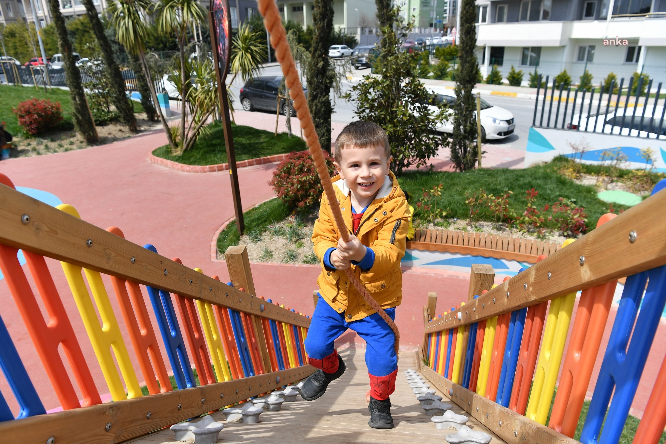 BEYLİKDÜZÜ’NE DONANIMLI VE RENGARENK YENİ PARKLAR