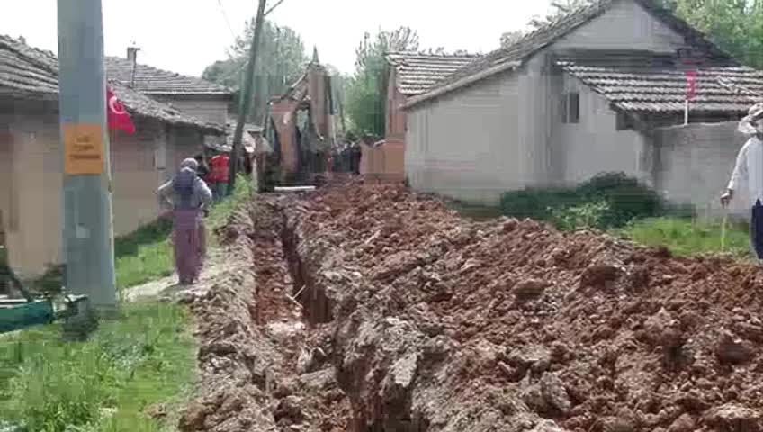 MADEN ŞİRKETİ, KÖYÜN İÇİNDE YÜKSEK GERİLİM HATTI İÇİN ÇALIŞMA BAŞLATTI, KÖYLÜLER TEPKİ GÖSTERDİ