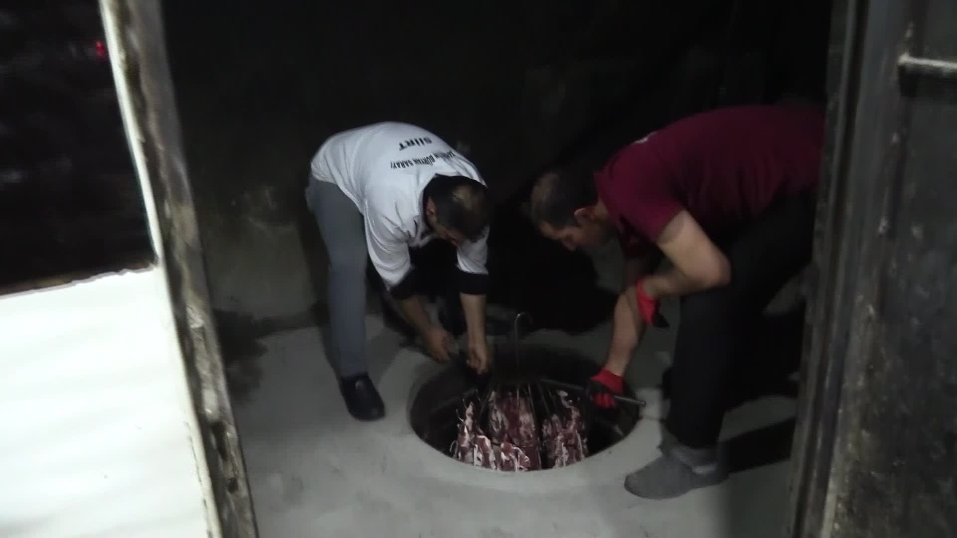 SİİRT'TE 2 ASIRDIR KUYUDAN SOFRALARA GELEN LEZZET: BÜRYAN KEBABI