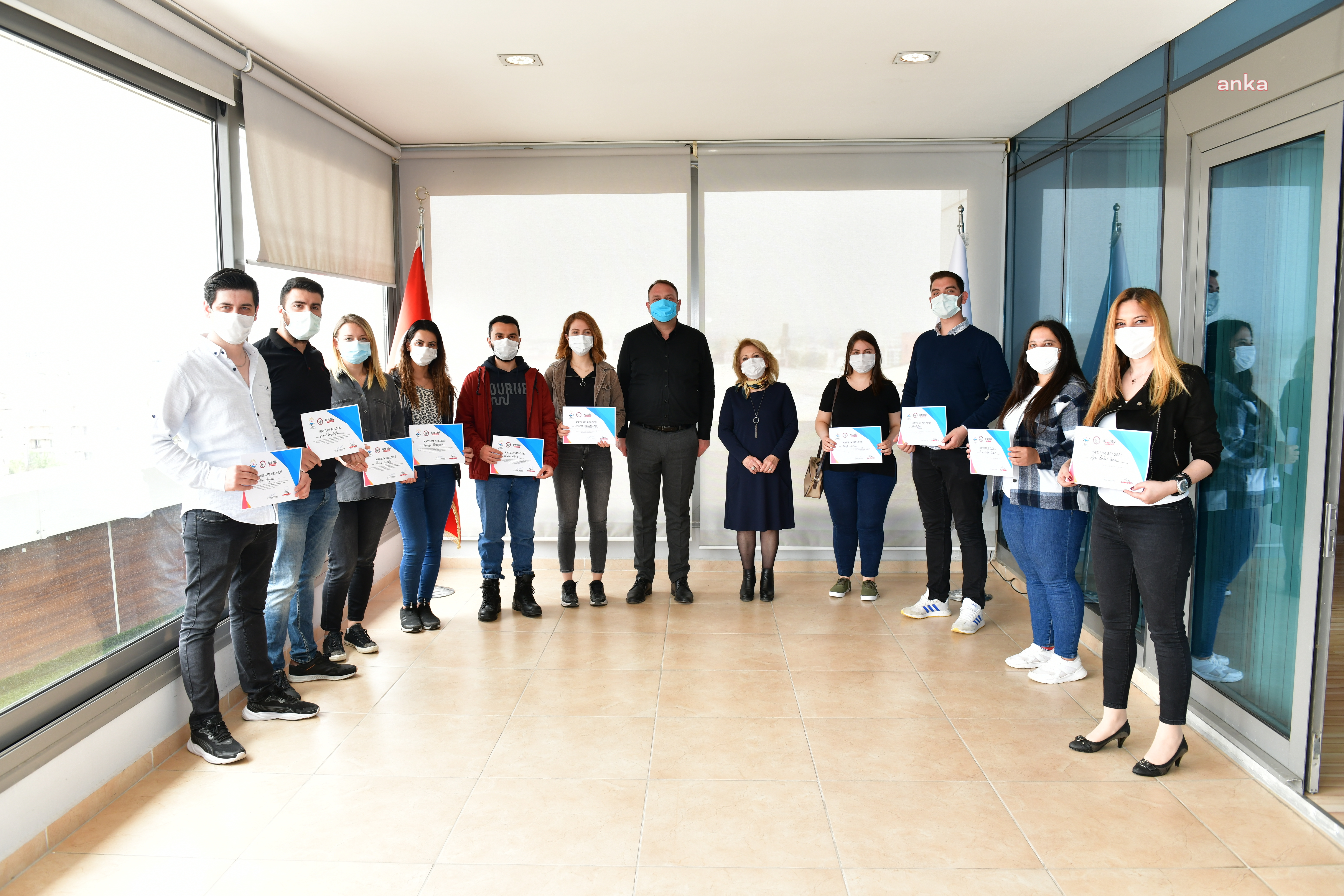 ÇİĞLİ'DE ECZACILIK EĞİTİMİNİ TAMAMLAYAN 75 KURSİYER SERTİFİKASINI ALDI