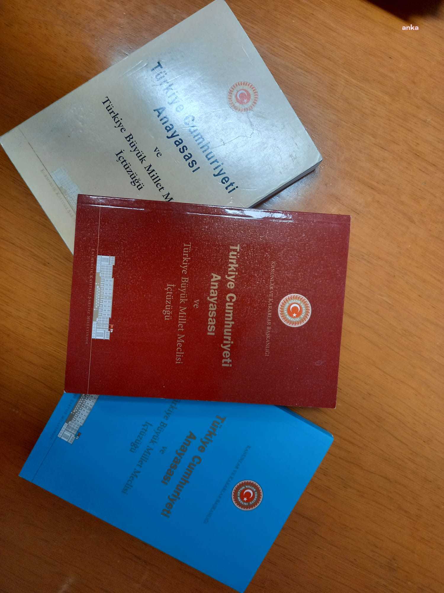 AKP’Lİ YÖNETİCİLERİN MASASINDAKİ ANAYASA ARAŞTIRMASI: “120 ANAYASA’DA ALLAH/TANRI REFERANSI VAR”