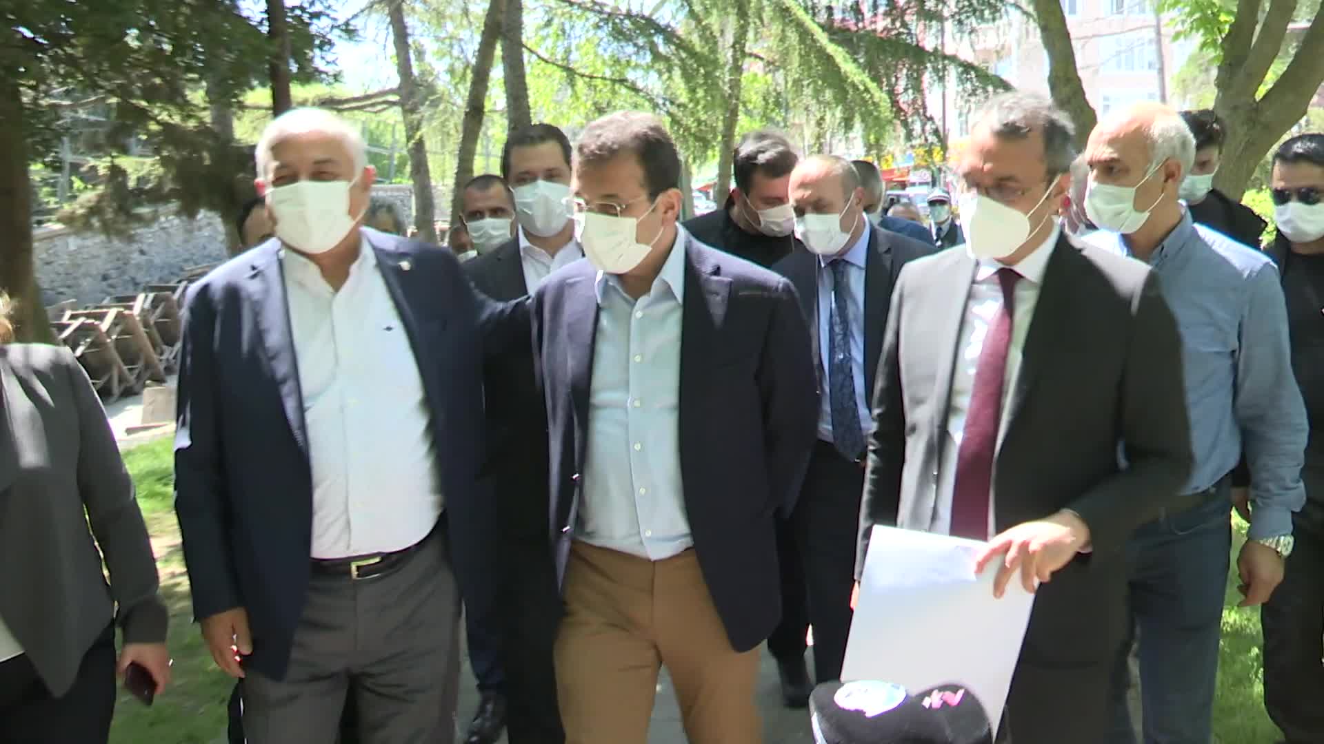 İMAMOĞLU'NDAN SARIYER BELEDİYE BAŞKANI GENÇ'E: "BAK ELİN ARKADA GEZİYORSUN, KARIŞIK YAP KAFALAR KARIŞSIN"