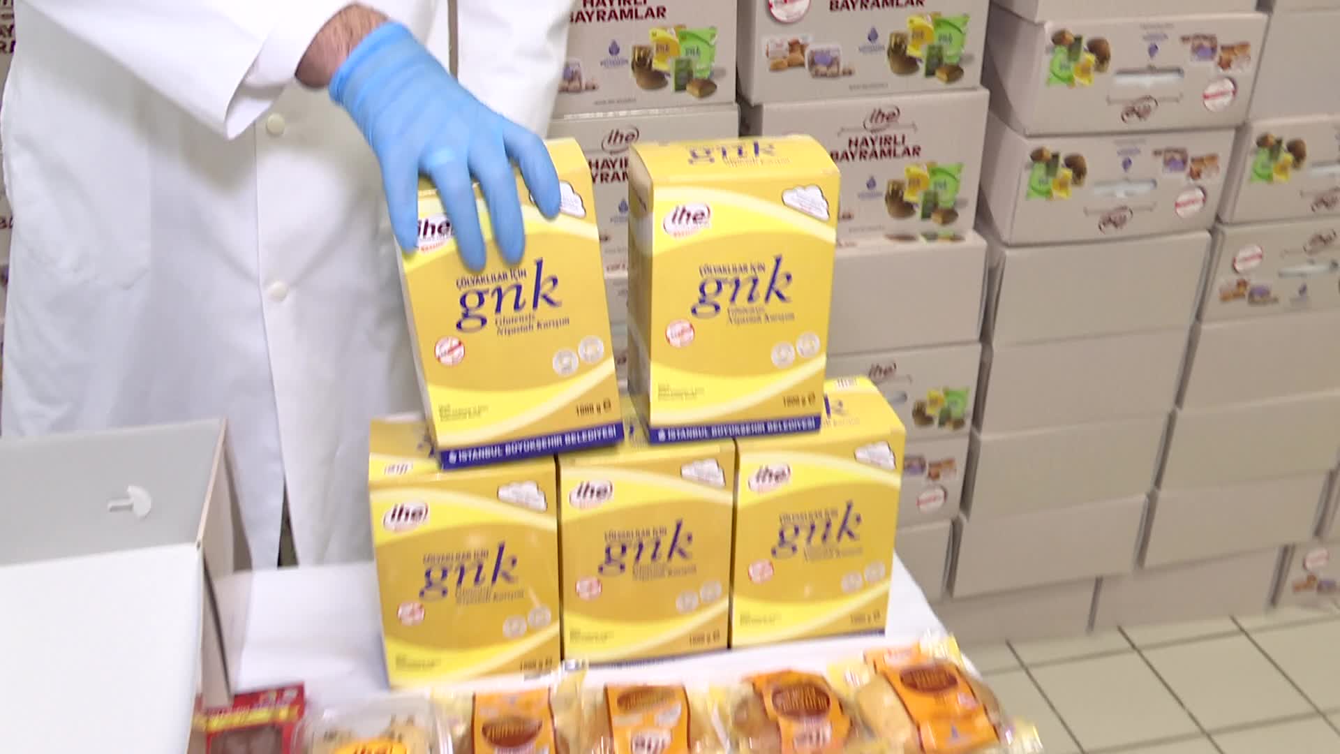 İBB'DEN ÇÖLYAK, PKU VE OTİZM HASTALARINI ÖZEL BAYRAM HEDİYELERİ