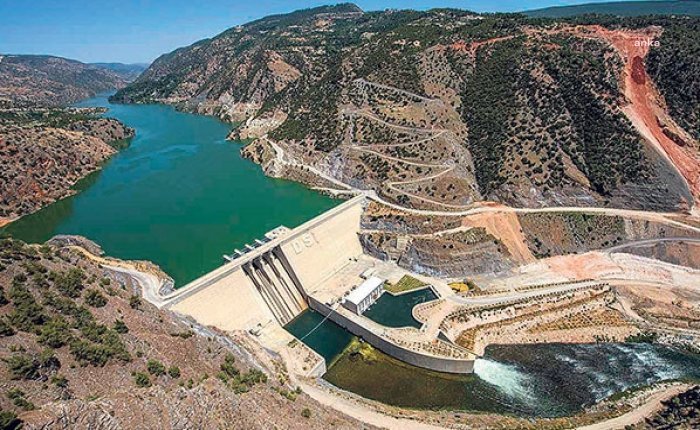 BAKAN DÖNMEZ, ELEKTRİKTE BARAJLARIN PAYINI AÇIKLADI: "ÜRETİMİN YÜZDE 25.6'SI HES KAYNAKLI"